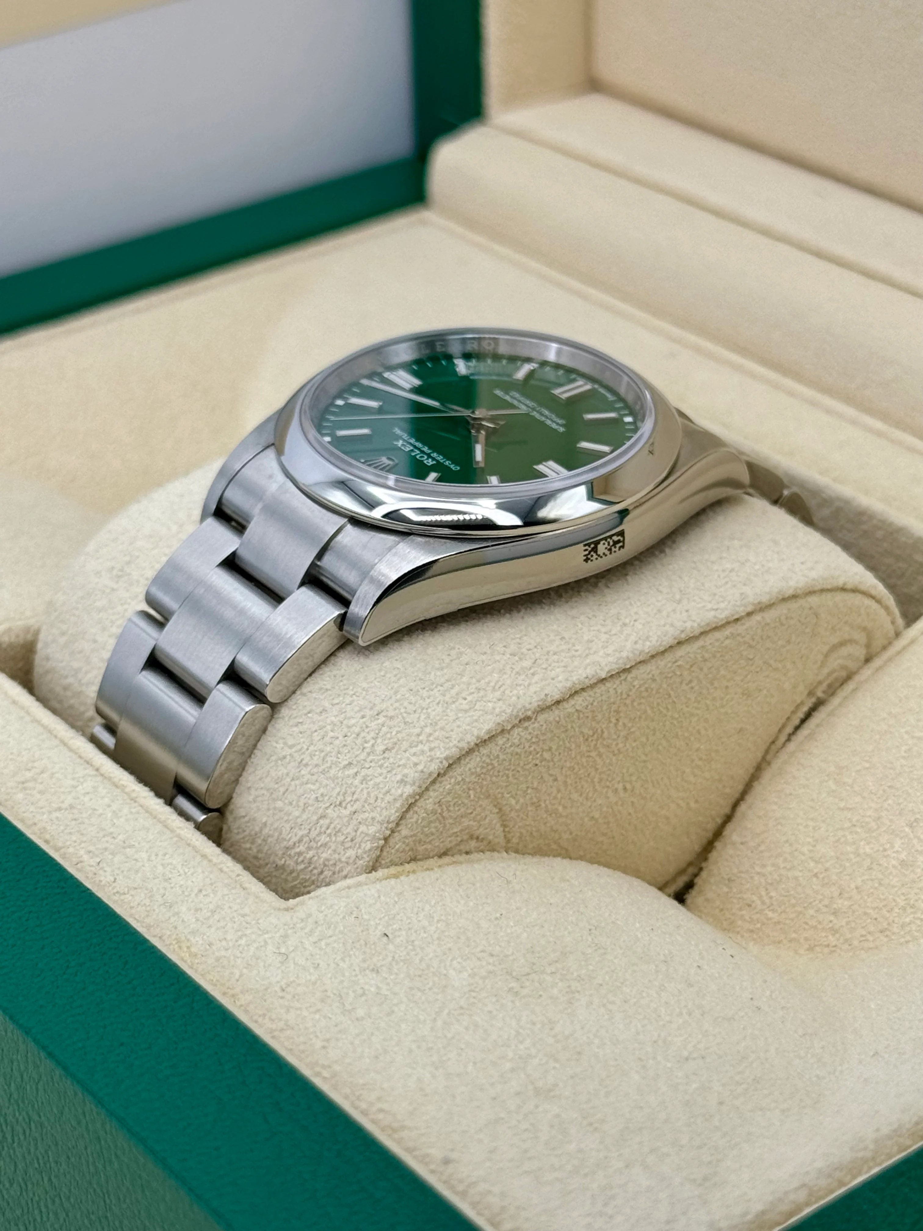 NEW 2023 Rolex Oyster Perpetual 36mm 126000 Green Dial - Image 7