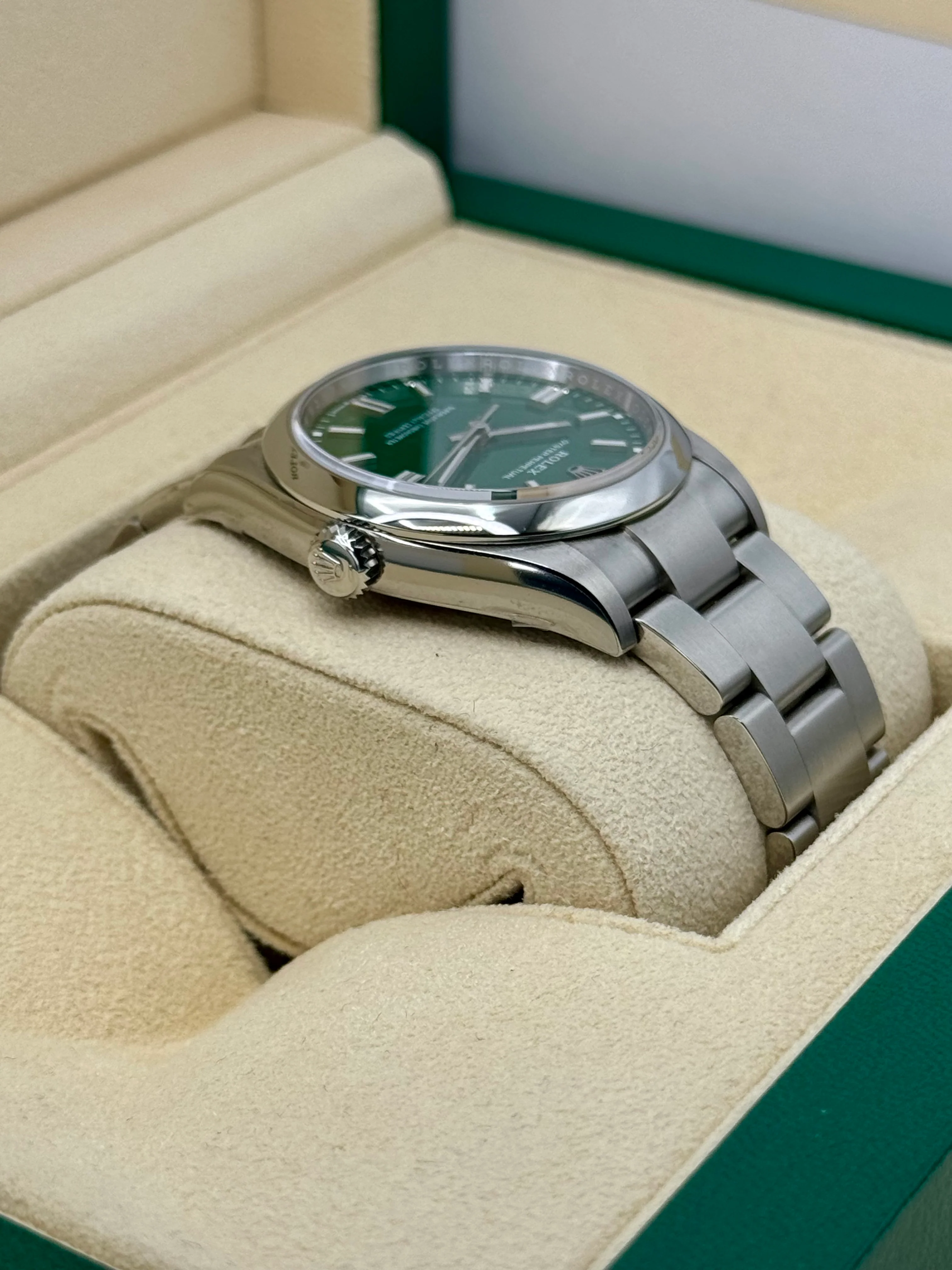 NEW 2023 Rolex Oyster Perpetual 36mm 126000 Green Dial - Image 8