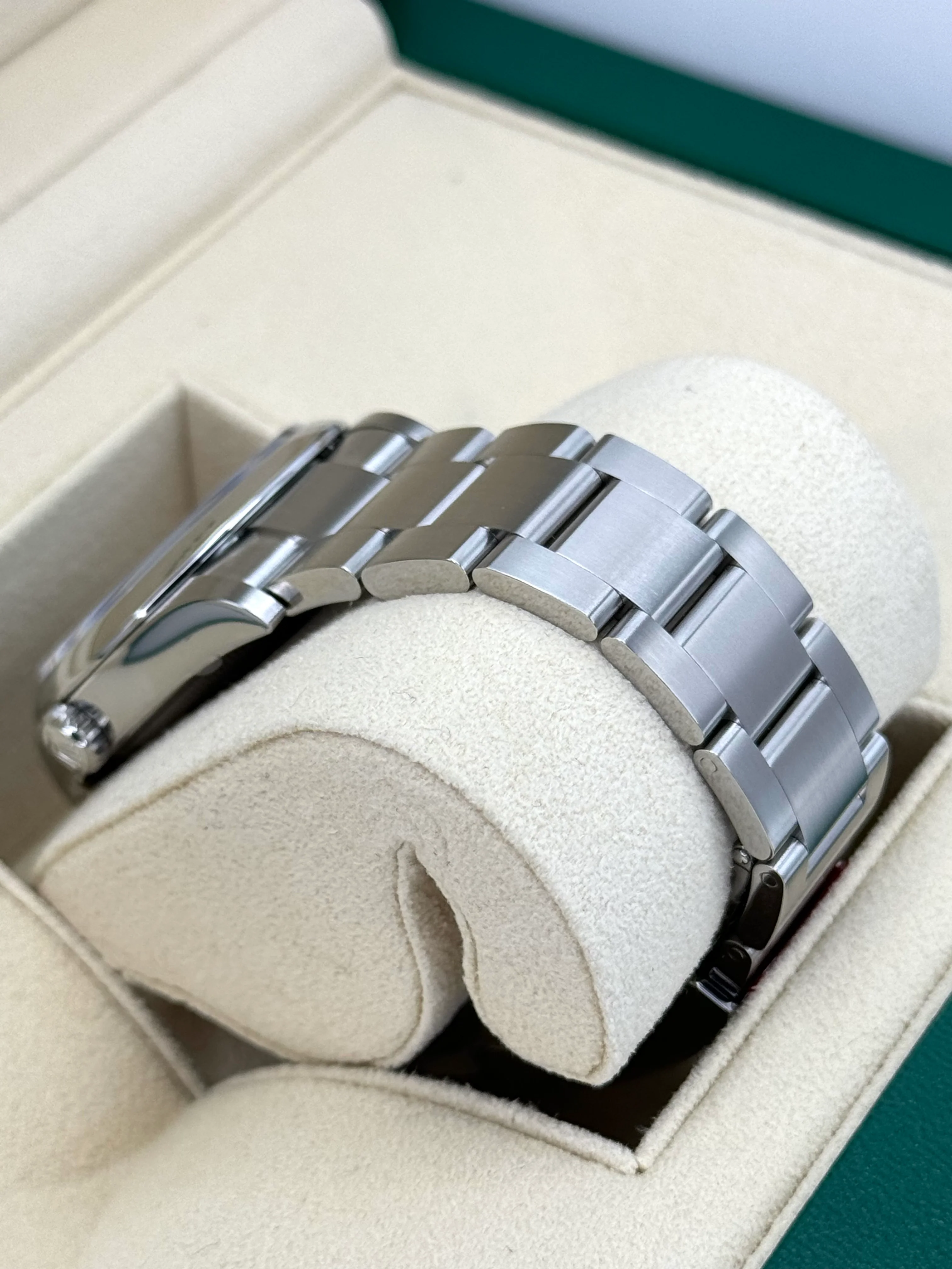 NEW 2023 Rolex Oyster Perpetual 36mm 126000 Tiffany Blue Dial - Image 8