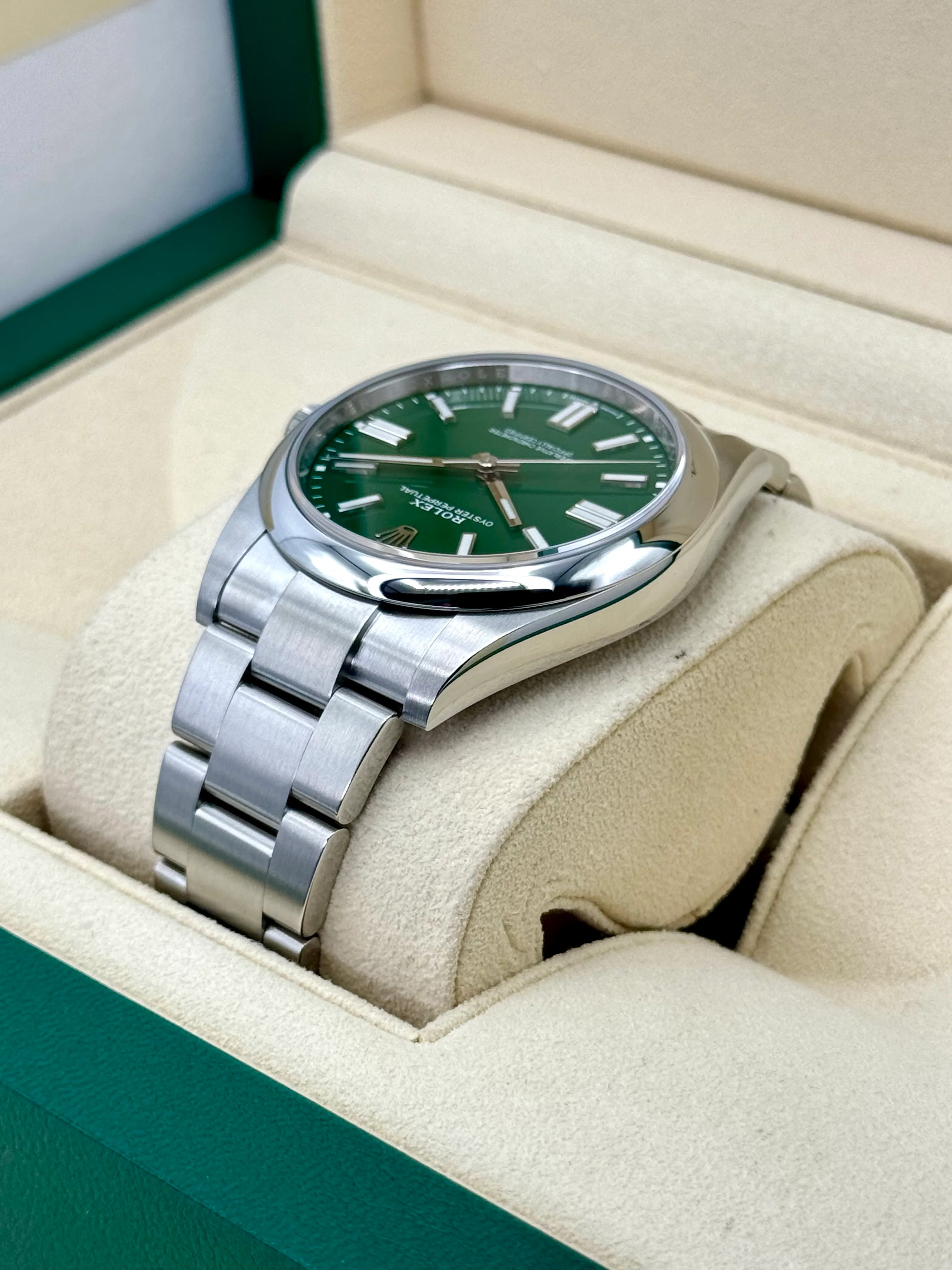 NEW 2023 Rolex Oyster Perpetual 41mm 124300 Green Dial - Image 7