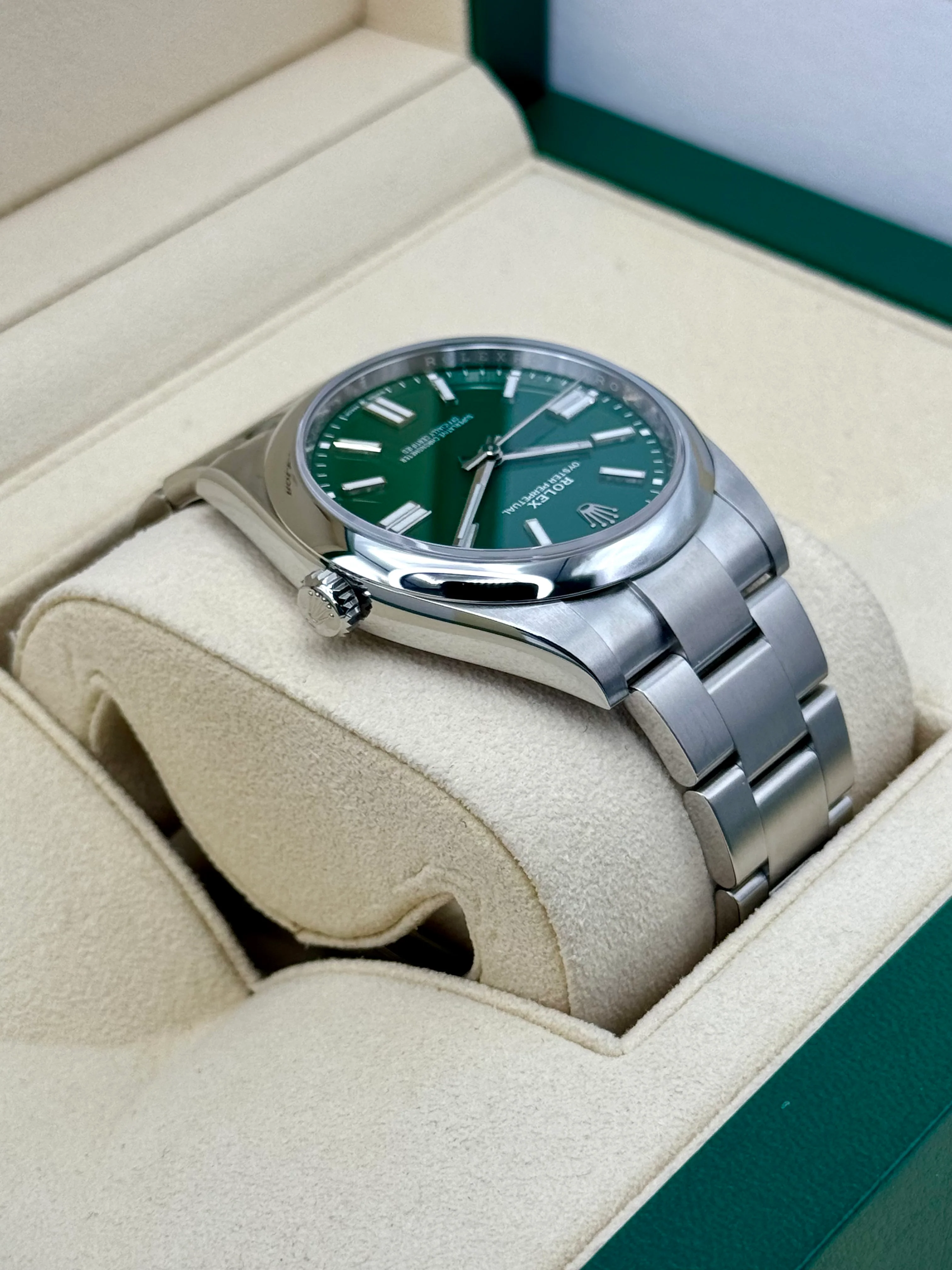NEW 2023 Rolex Oyster Perpetual 41mm 124300 Green Dial - Image 8