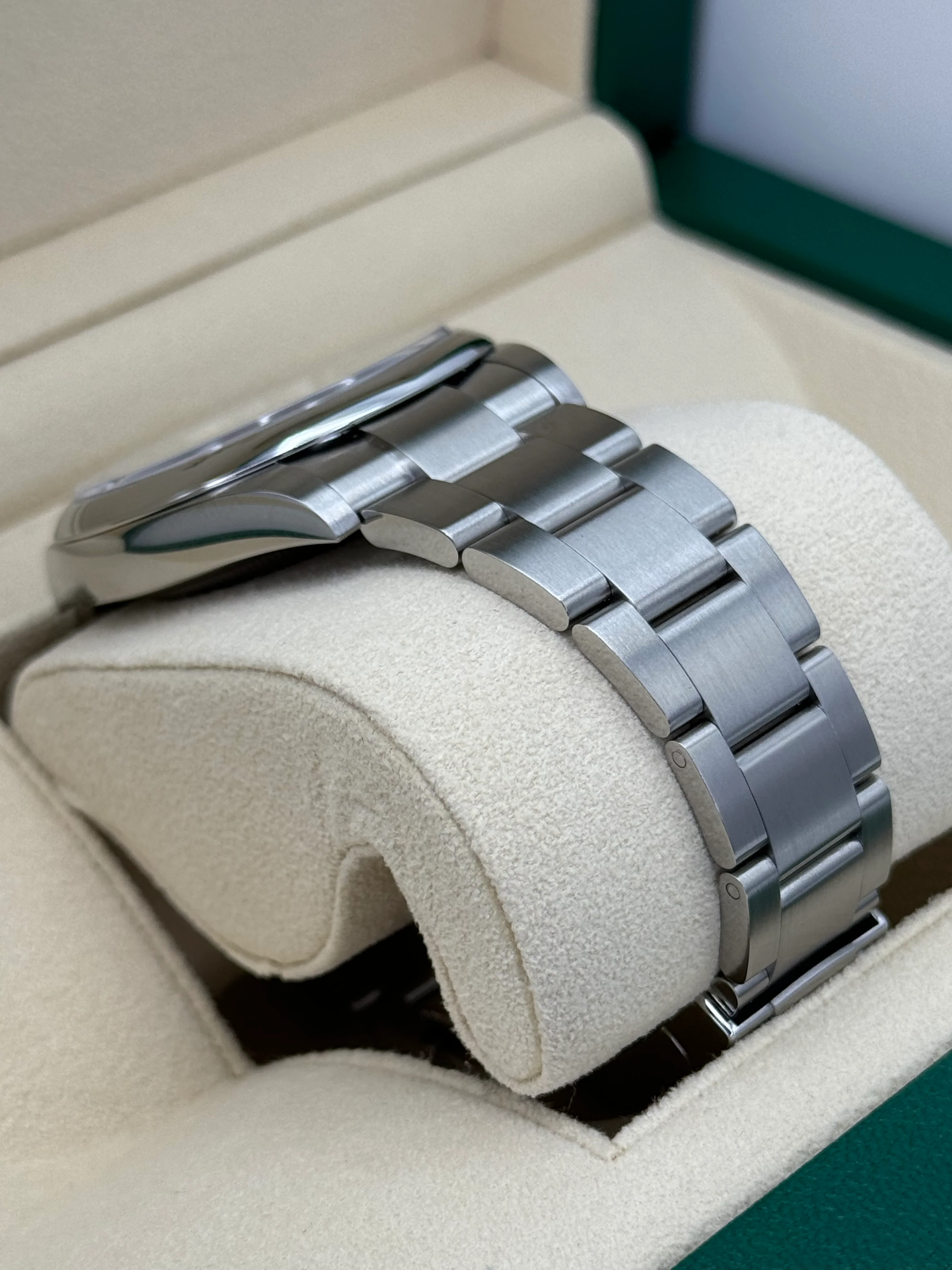 NEW 2023 Rolex Oyster Perpetual 41mm 124300 Green Dial - Image 6