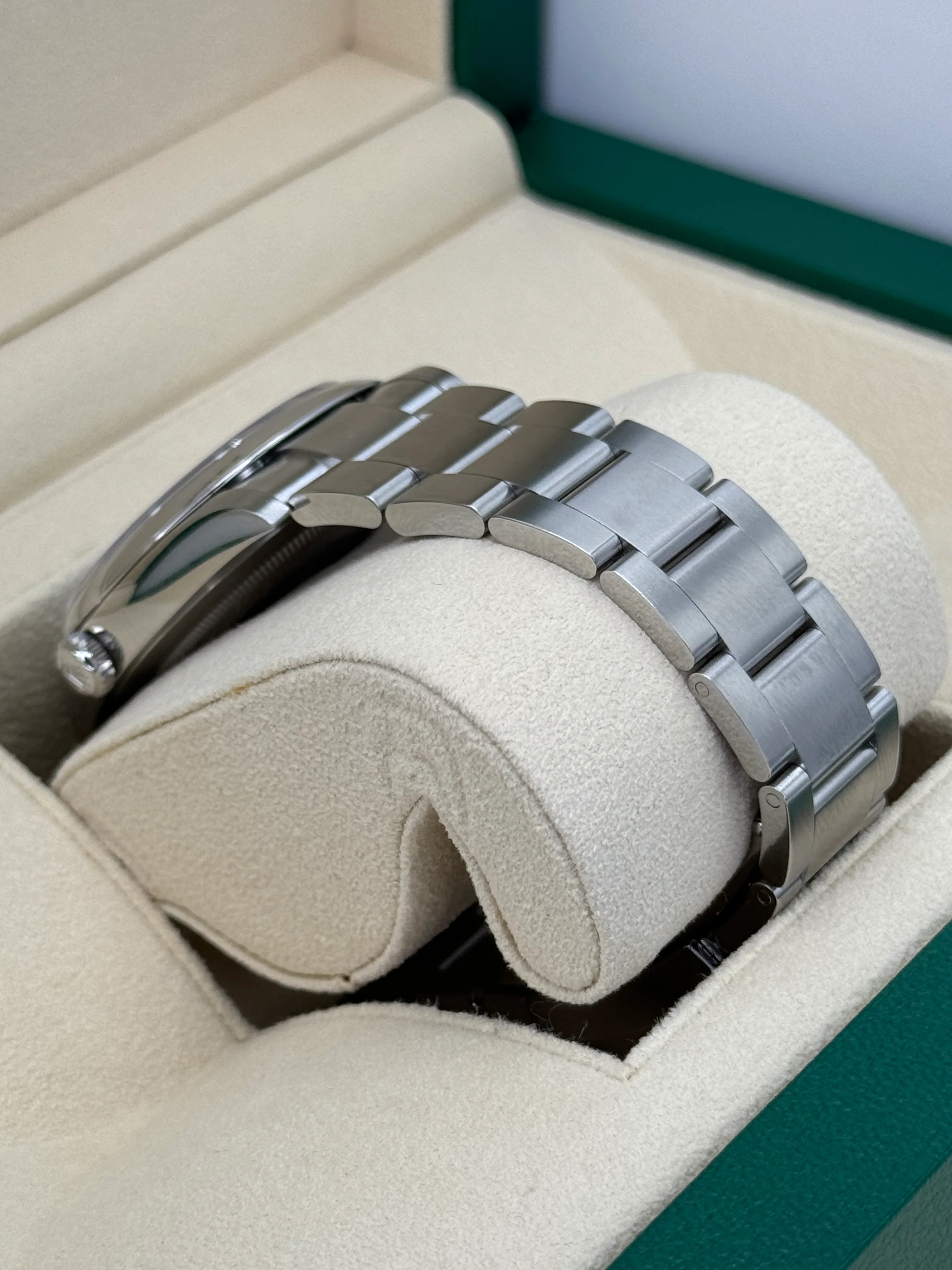 NEW 2023 Rolex Oyster Perpetual 41mm 124300 Green Dial - Image 8