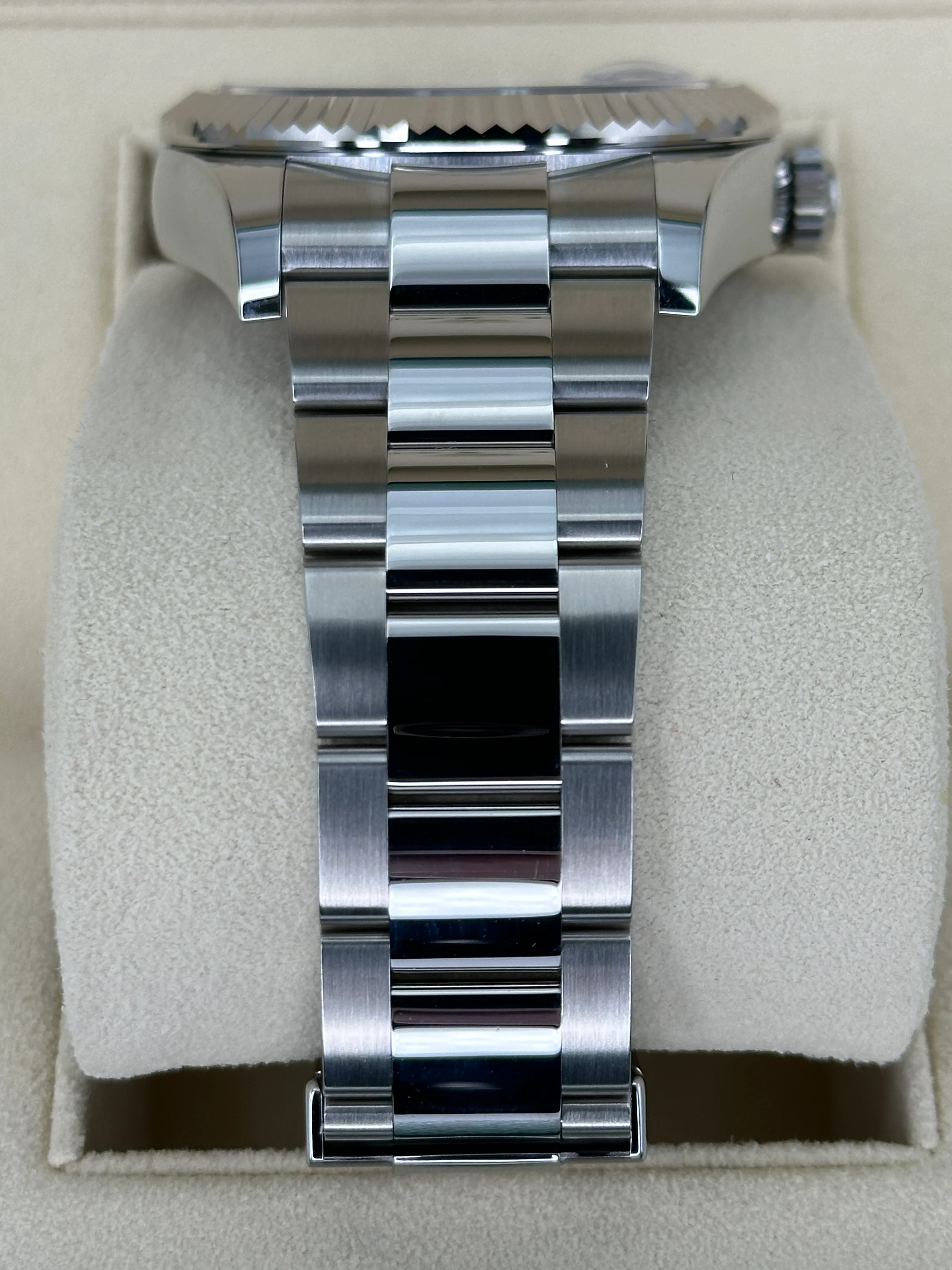 NEW 2023 Rolex Sky-Dweller 42mm 336934 Oyster Black Dial - Image 3