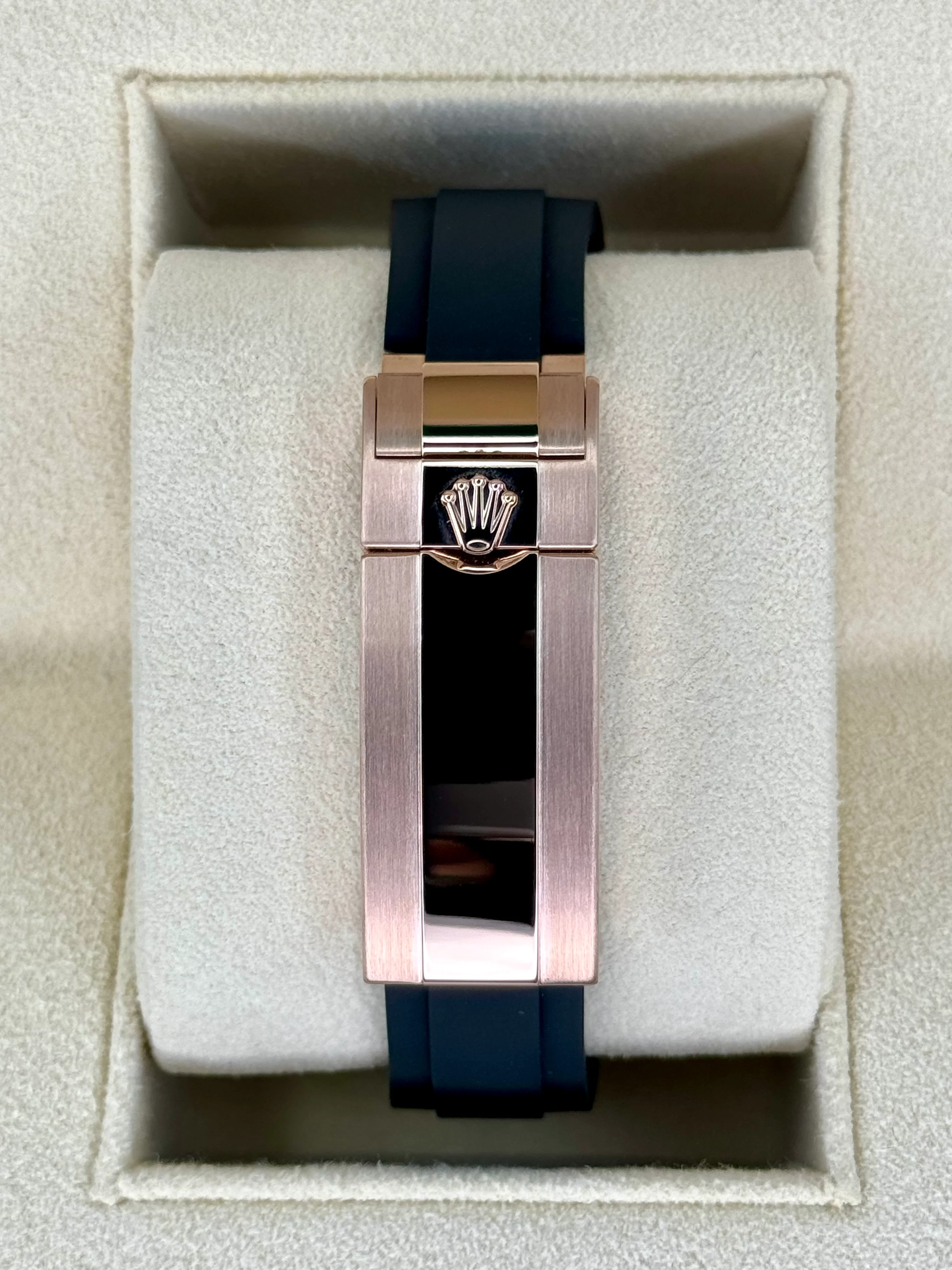 NEW 2023 Rolex Yacht-Master 37mm 268655 Rose Gold Black Dial - Image 2