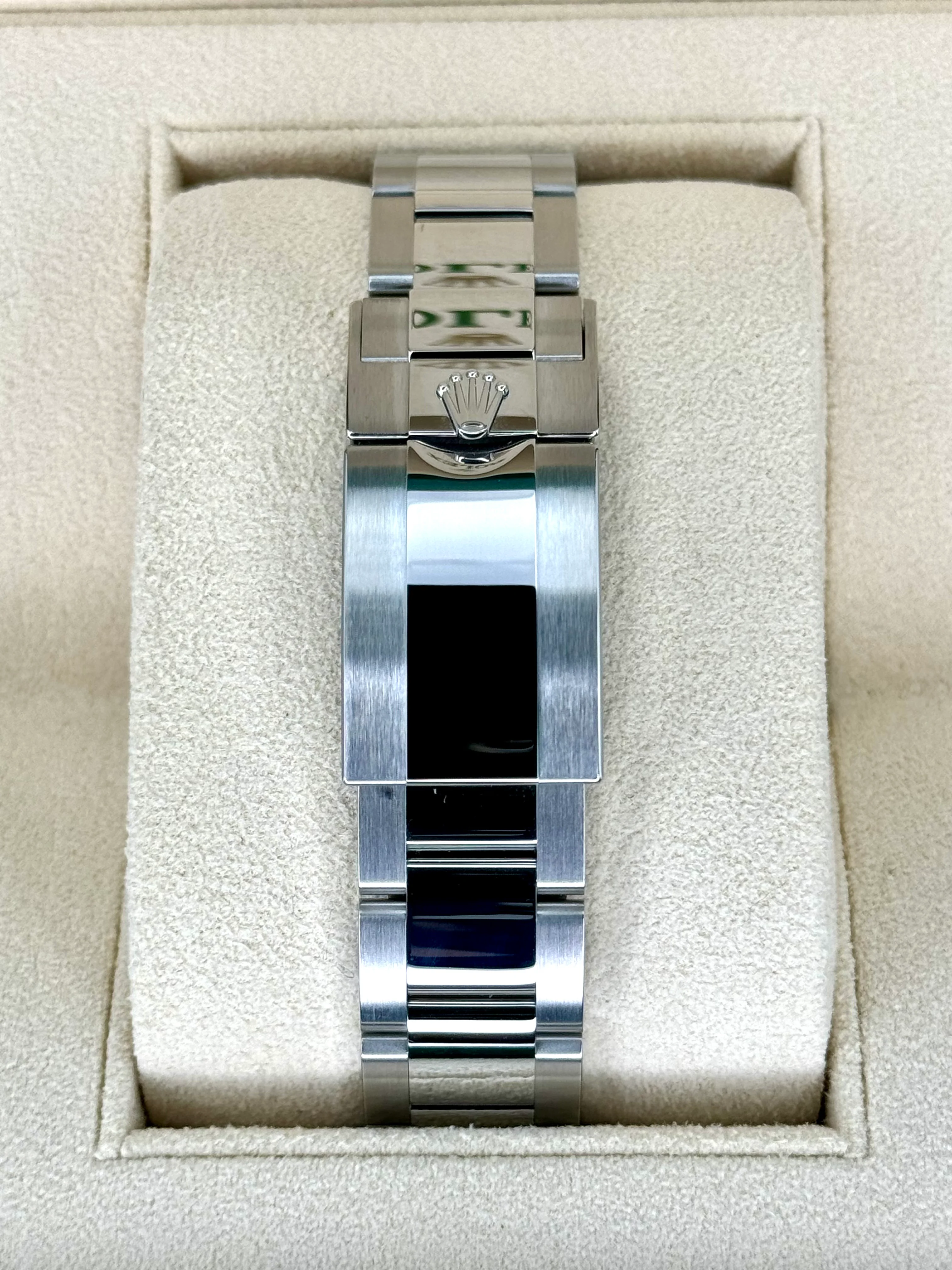 NEW 2023 Rolex Yacht-Master 40mm 126622 Stainless Steel Blue Dial - Image 3
