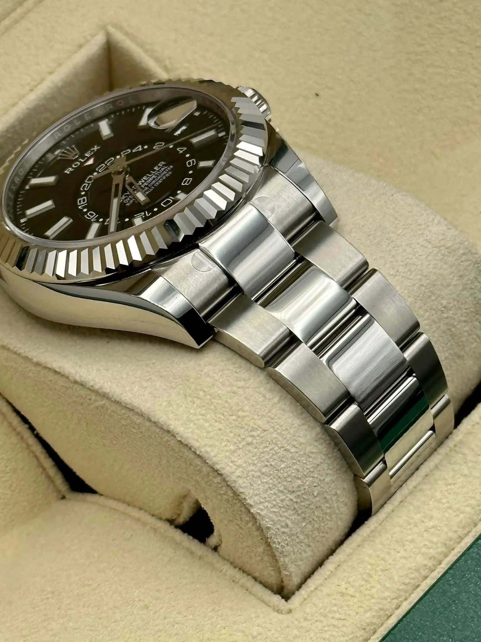 NEW 2023 Sky-Dweller 42mm 326934 Oyster Black Dial - Image 5