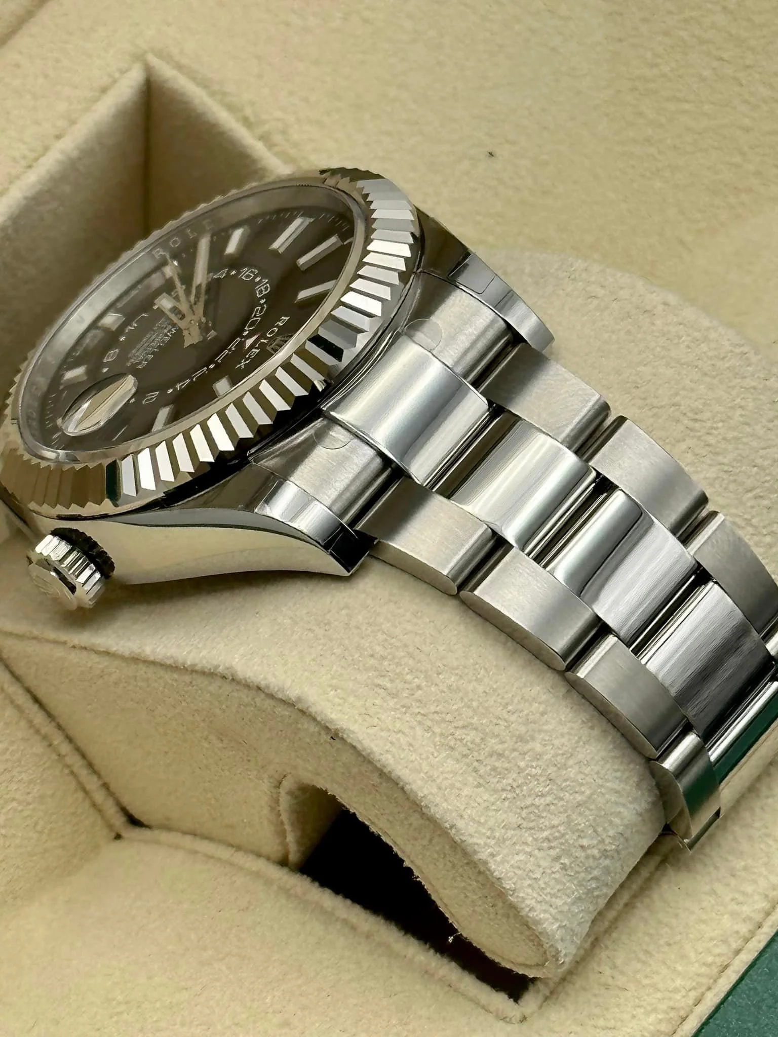 NEW 2023 Sky-Dweller 42mm 326934 Oyster Black Dial - Image 7