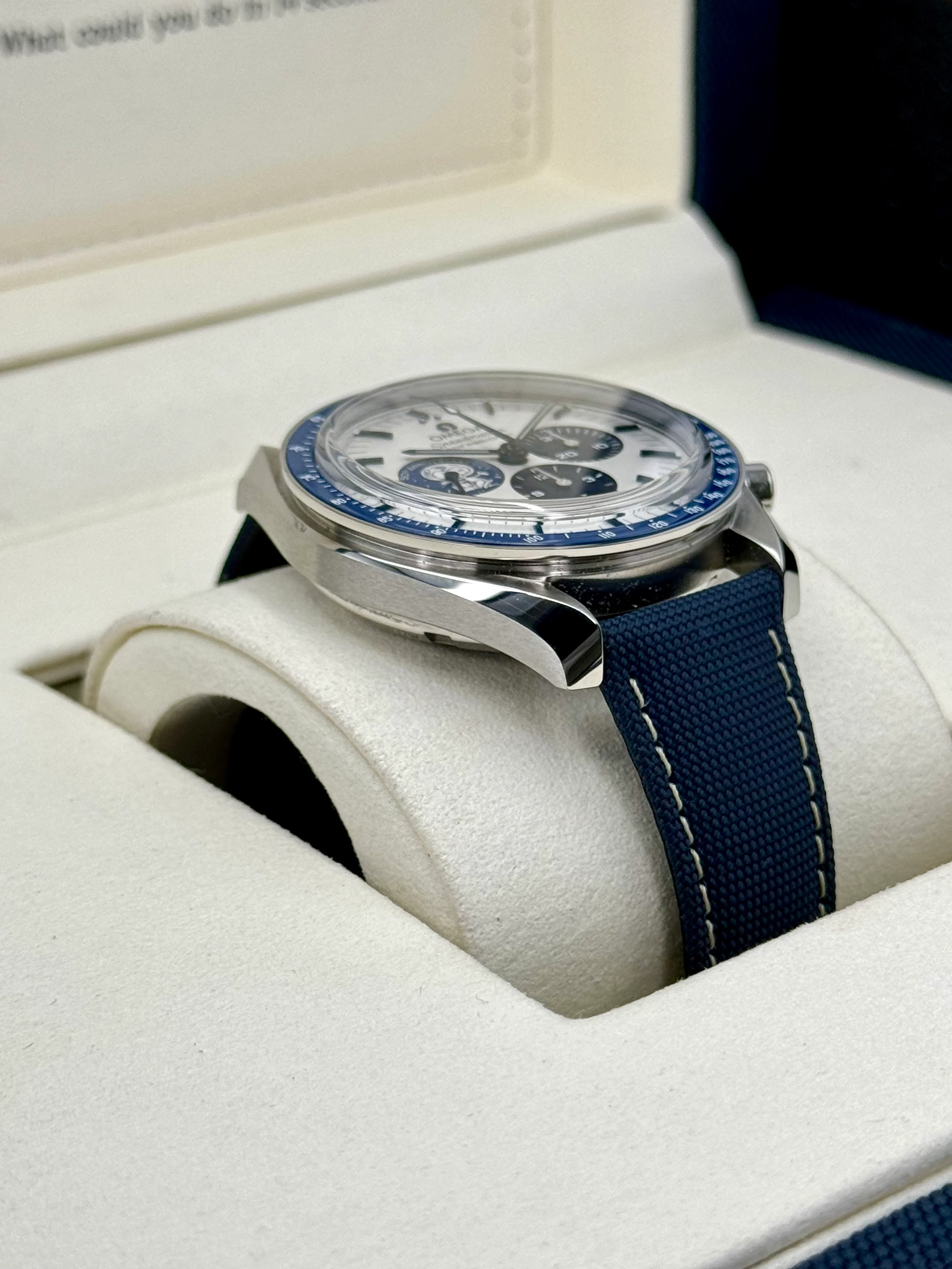 NEW 2023 Omega Speedmaster Silver Snoopy Award 310.32.42.50.02.001 - Image 5