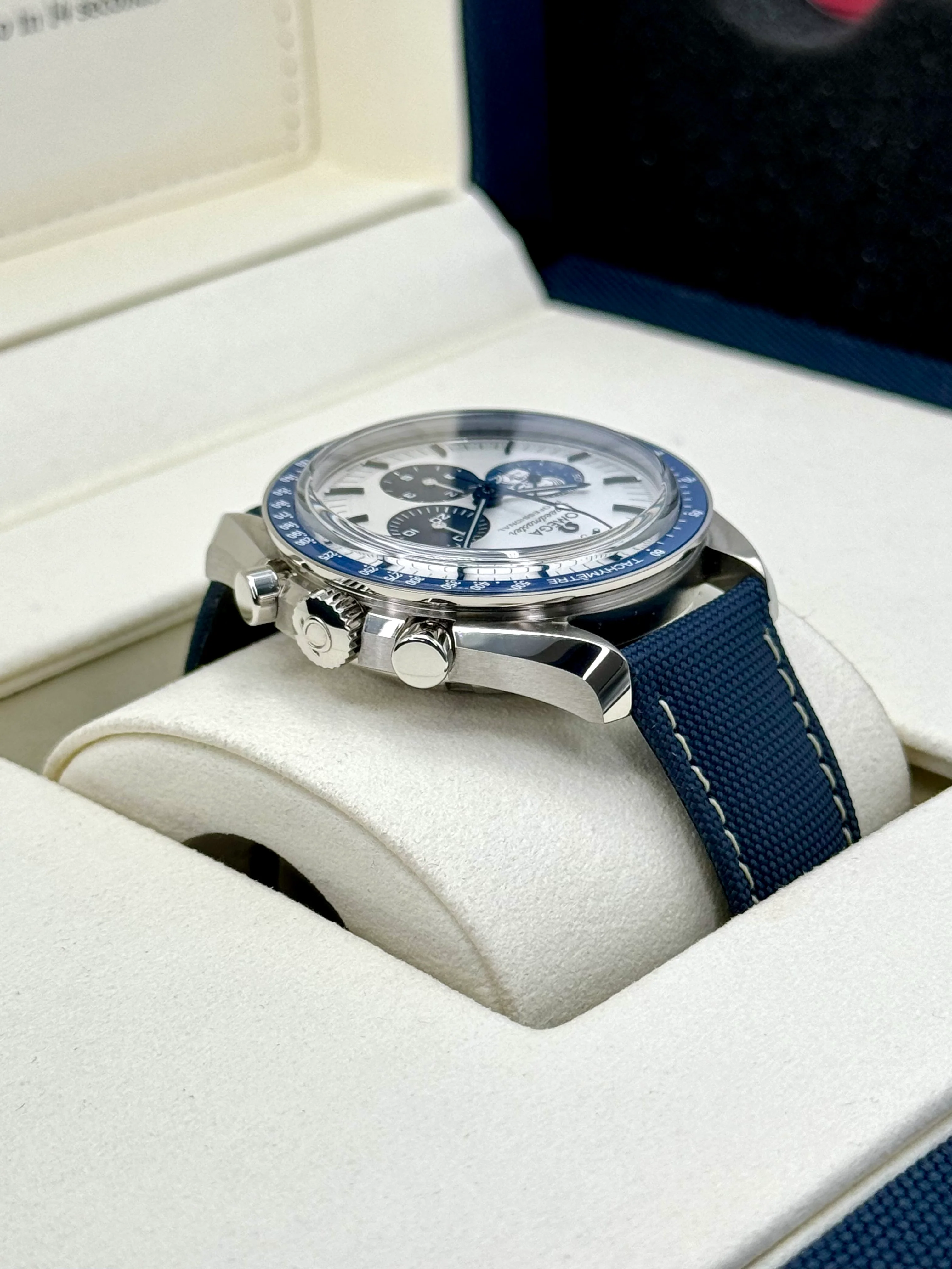 NEW 2023 Omega Speedmaster Silver Snoopy Award 310.32.42.50.02.001 - Image 7