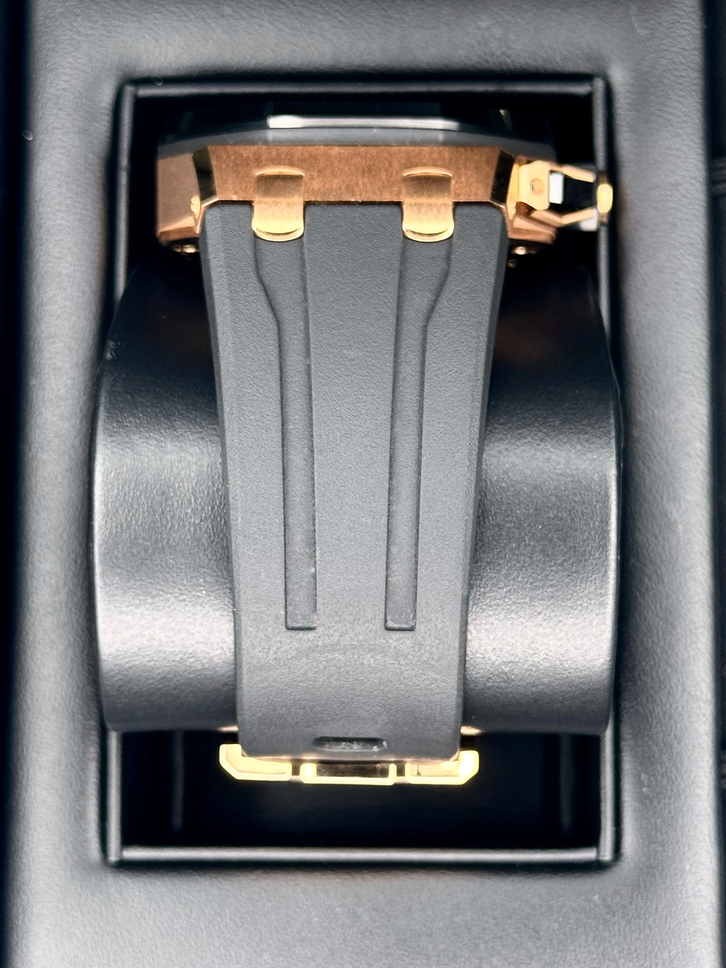 NEW 2024 Audemars Piguet Royal Oak Offshore Chrono 43mm 26420RO - Image 3