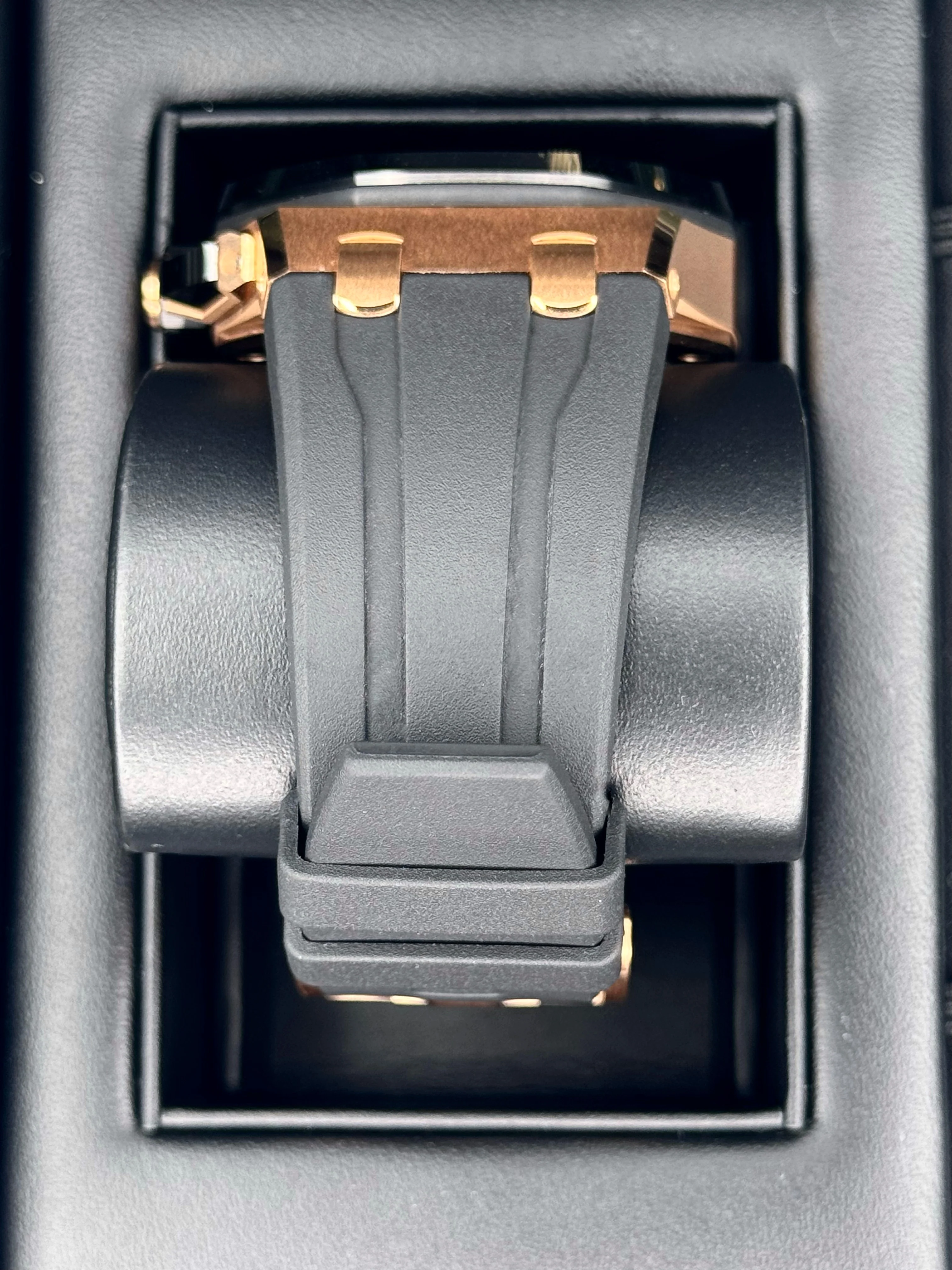 NEW 2024 Audemars Piguet Royal Oak Offshore Chrono 43mm 26420RO - Image 4