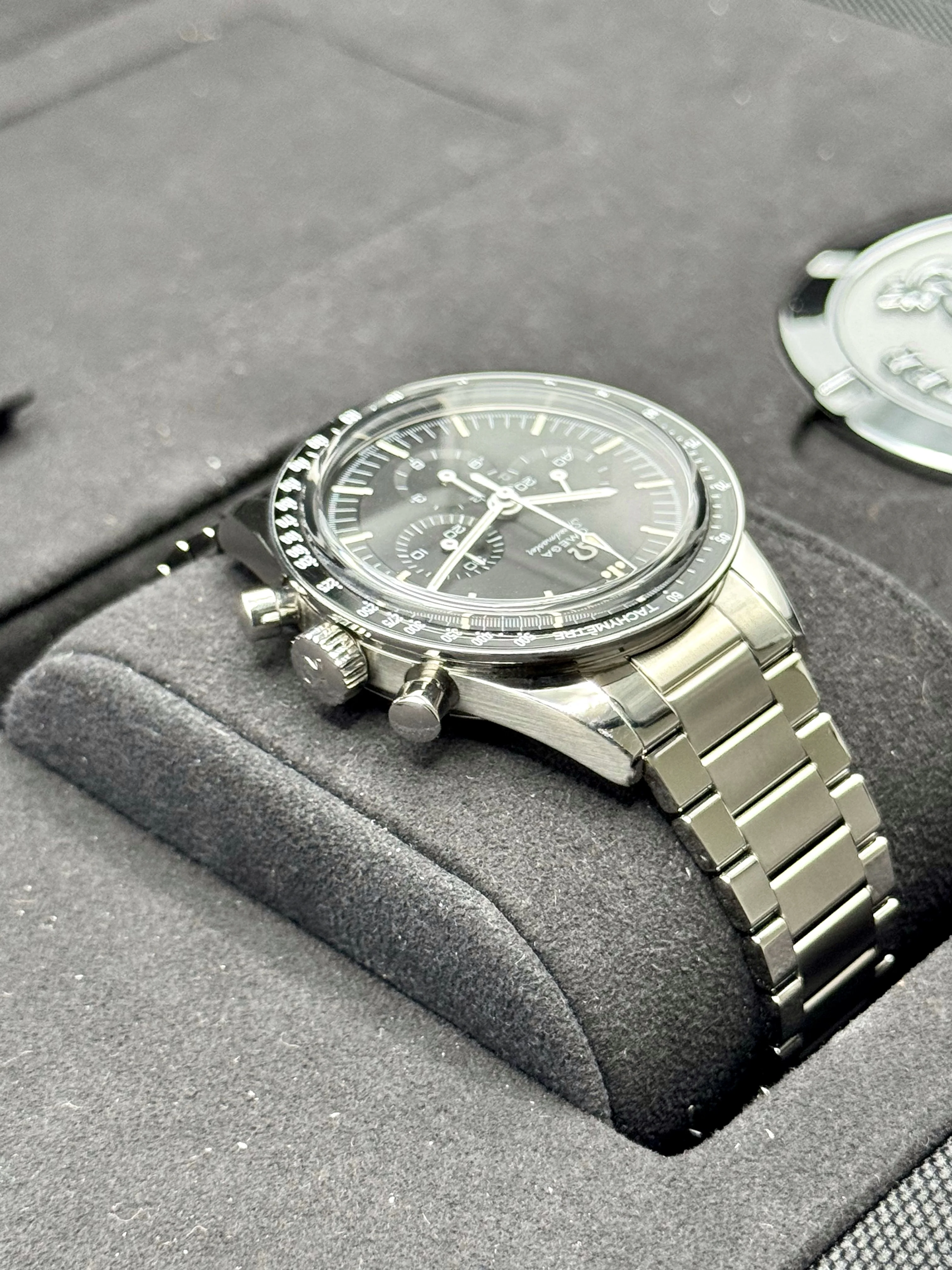 New 2024 Omega Speedmaster "Ed White" 39.7mm 311.30.40.30.01.001 - Image 8