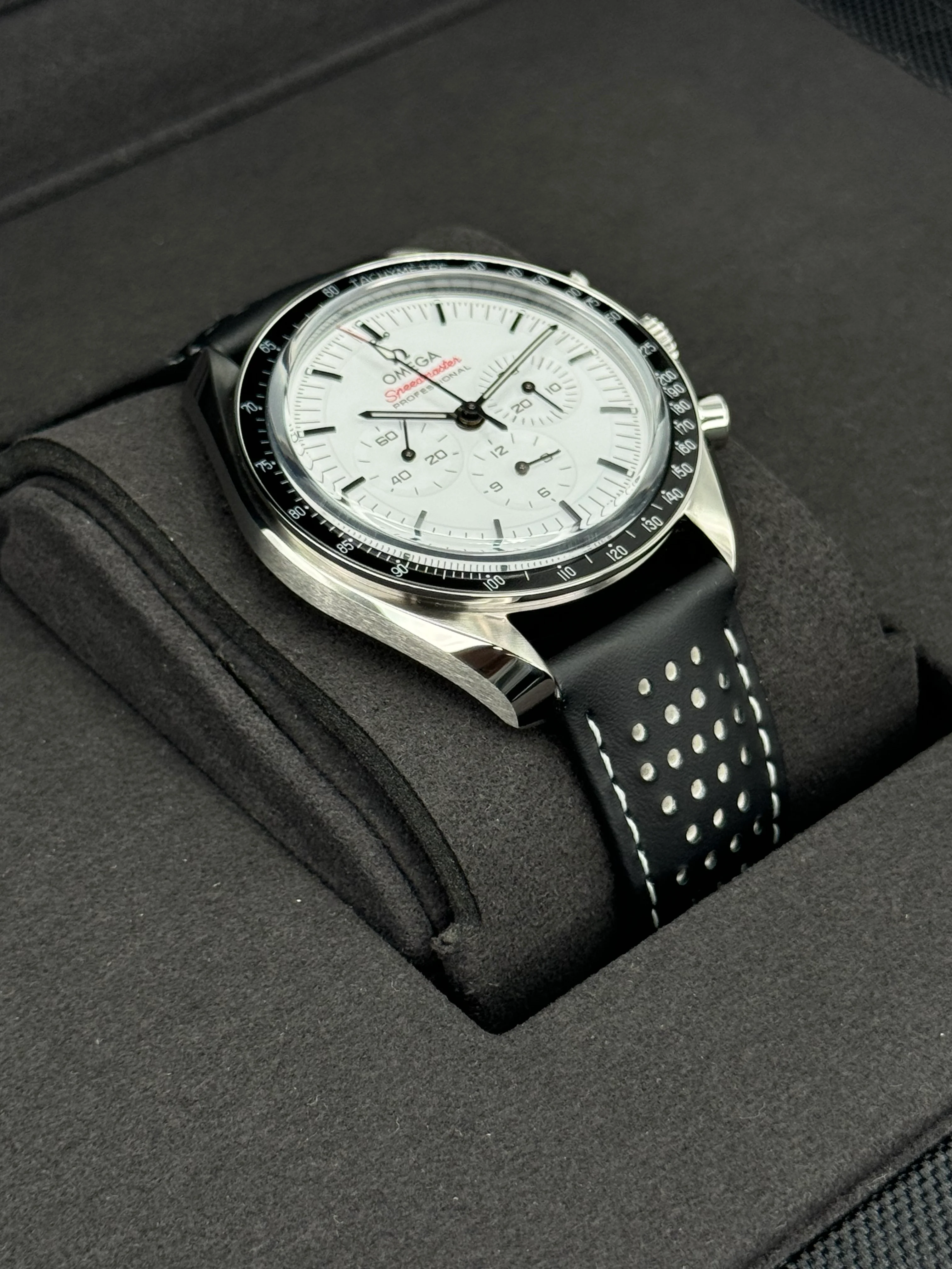 NEW 2024 Omega Speedmaster Professional 42mm 31032425004002 White Dial - Image 6