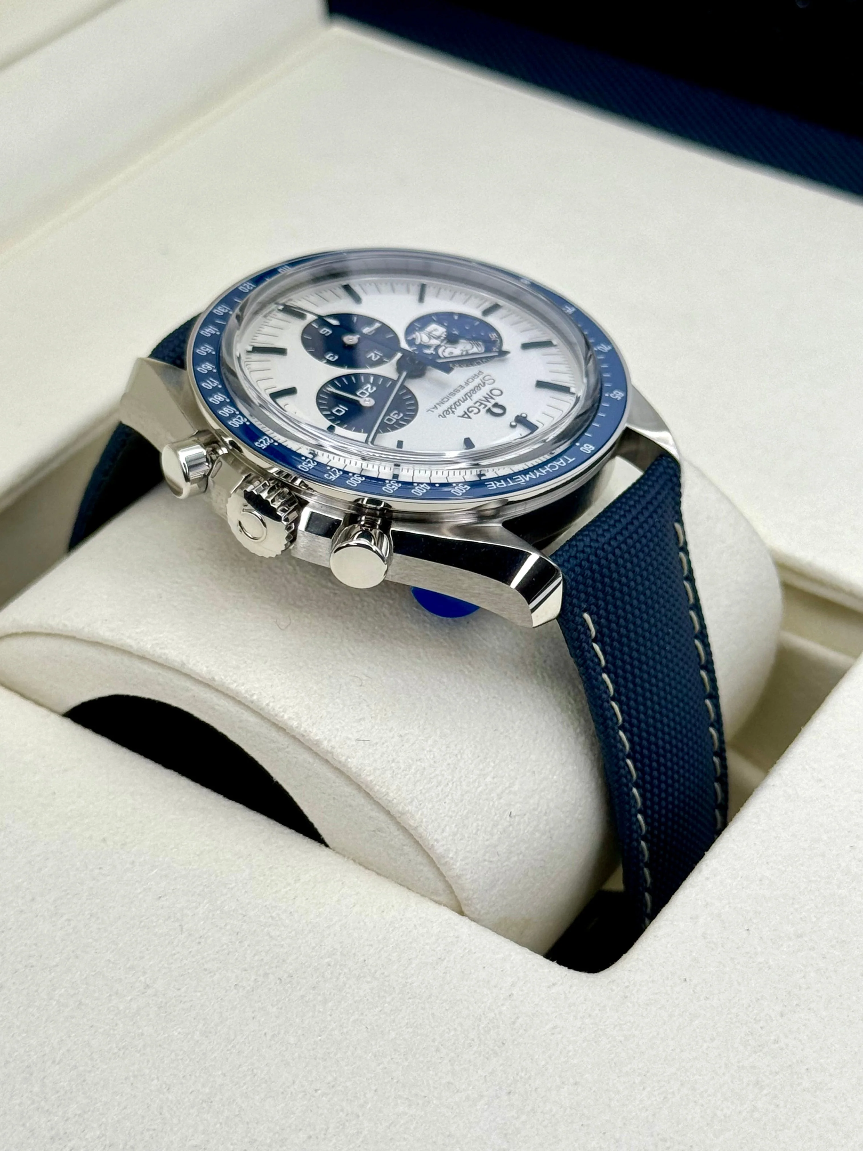 NEW 2024 Omega Speedmaster Silver Snoopy Award 310.32.42.50.02.001 - Image 8