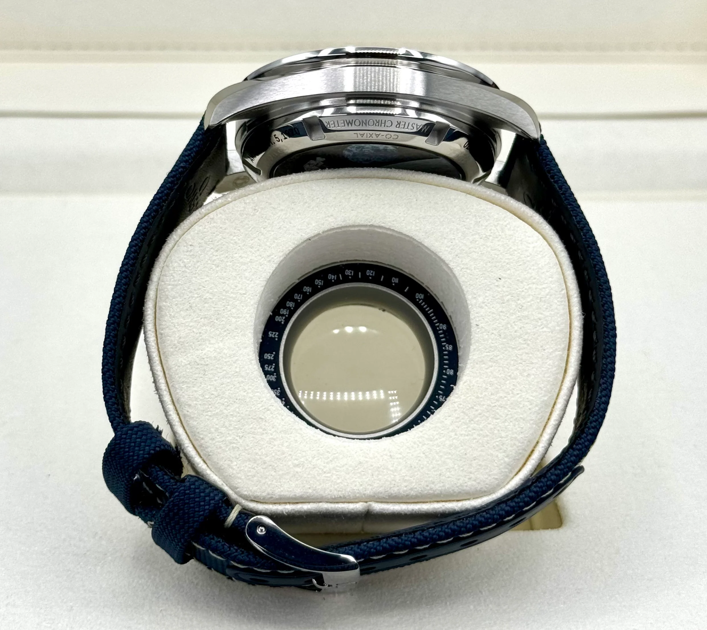 NEW 2024 Omega Speedmaster Silver Snoopy Award 310.32.42.50.02.001 - Image 10