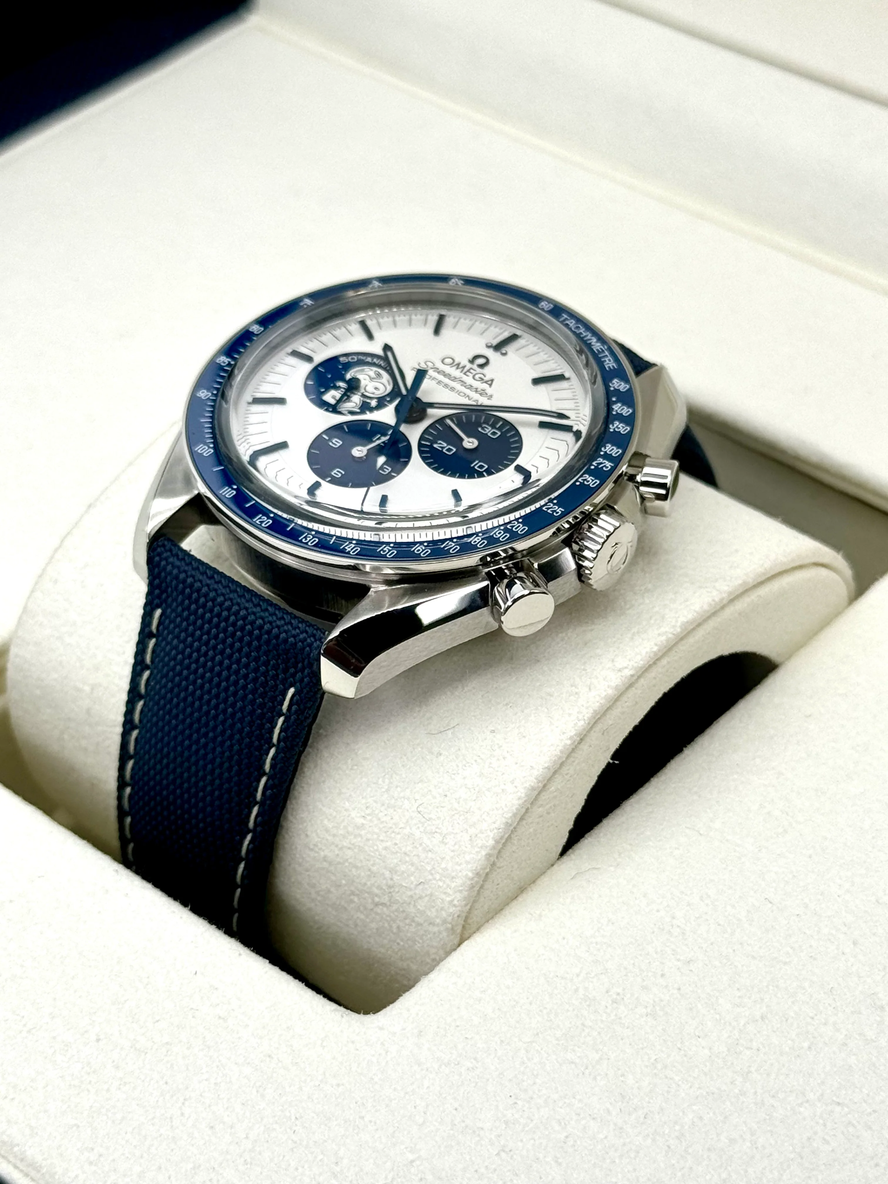 NEW 2024 Omega Speedmaster Silver Snoopy Award 310.32.42.50.02.001 - Image 5