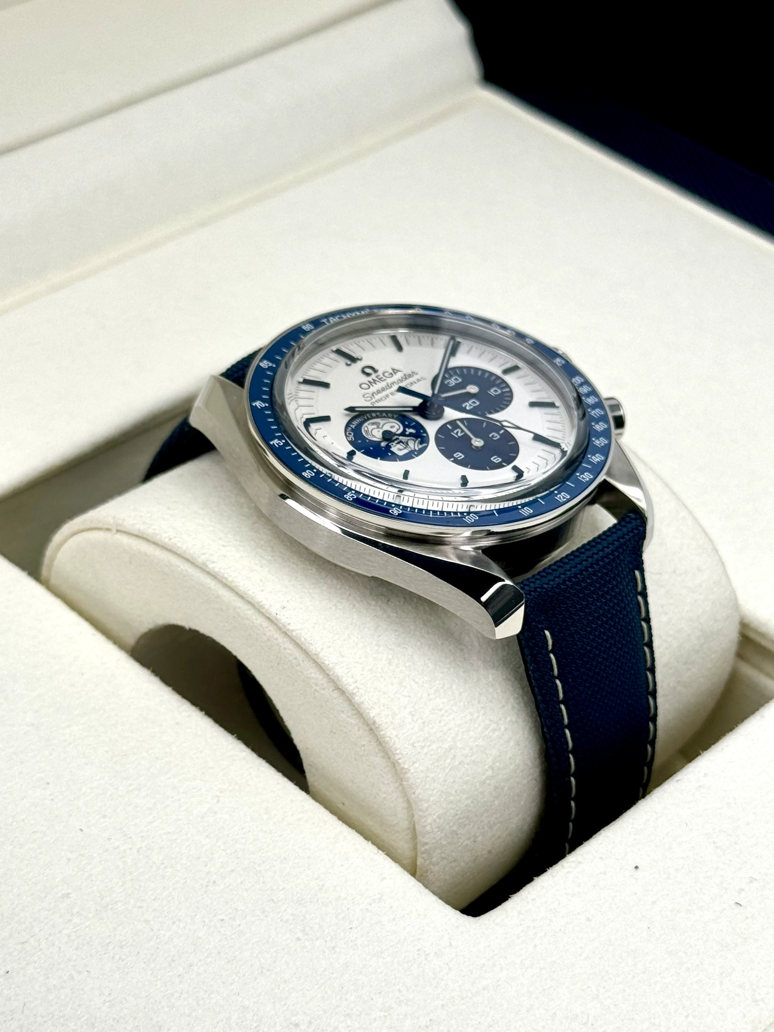 NEW 2024 Omega Speedmaster Silver Snoopy Award 310.32.42.50.02.001 - Image 6