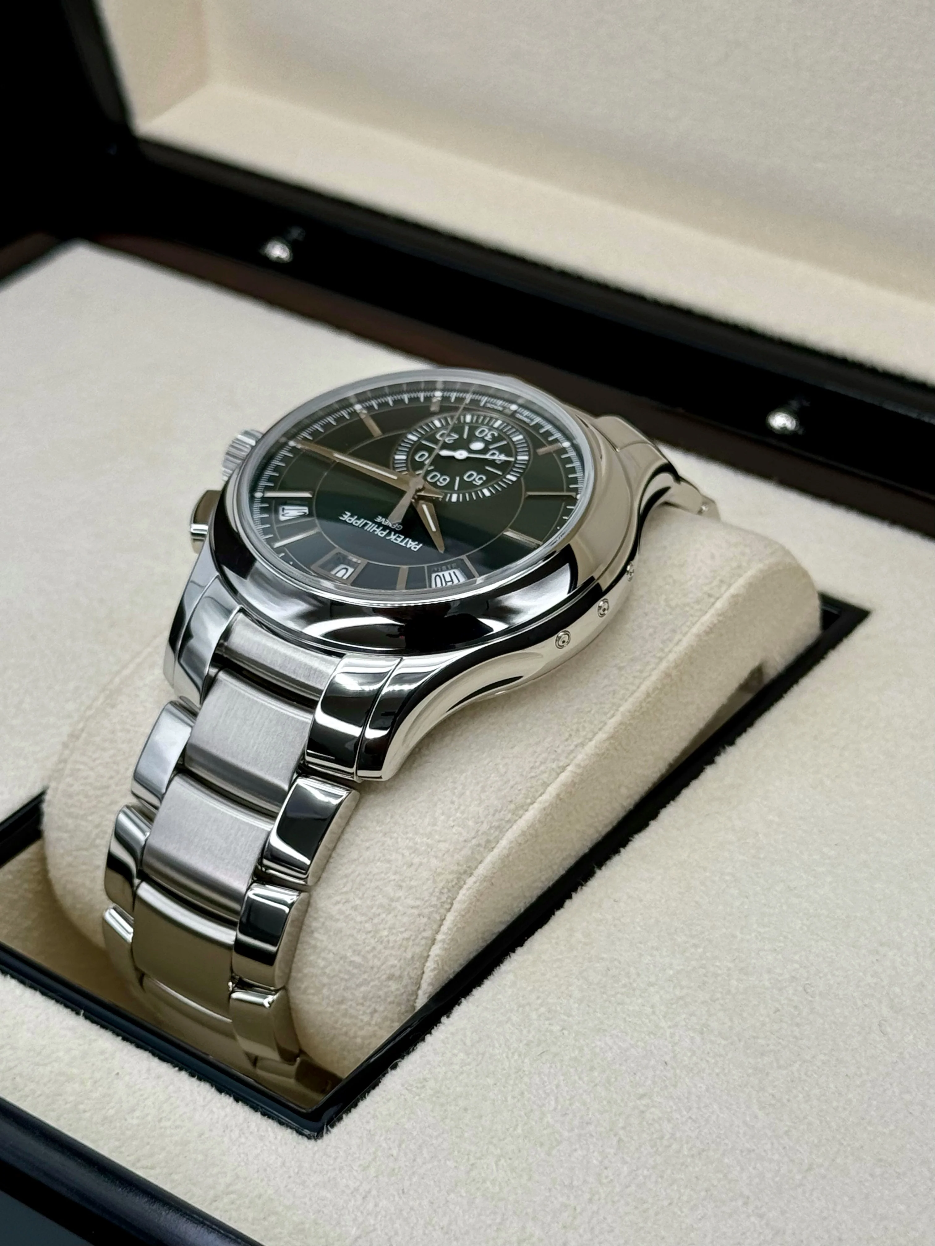 NEW 2024 Patek Philippe 5905/1A Flyback Chronograph Annual Calendar Olive Green Dial - Image 7
