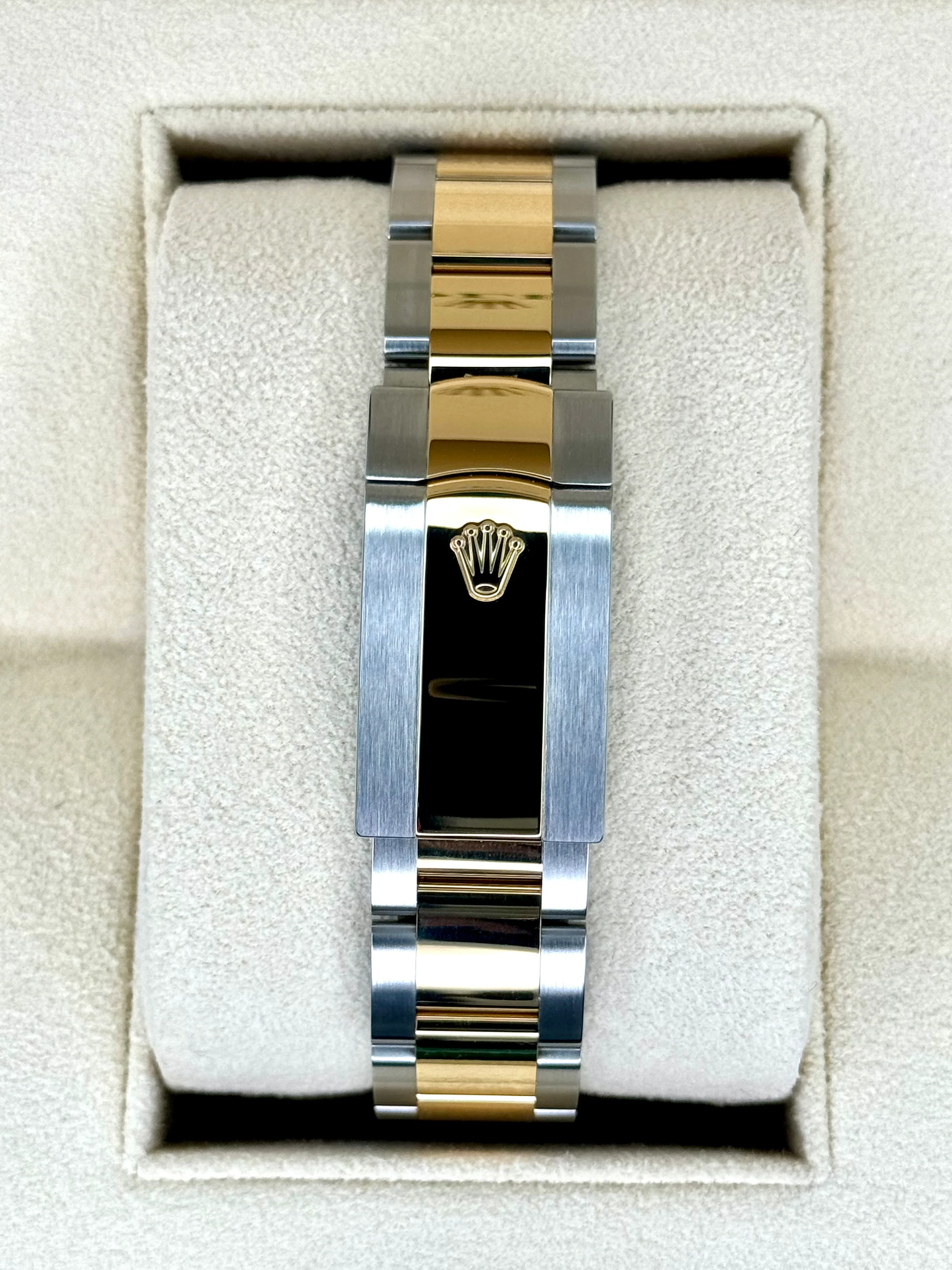 NEW 2024 Rolex Datejust 36mm 126233 Two-Tone Champagne Diamond Dial - Image 2