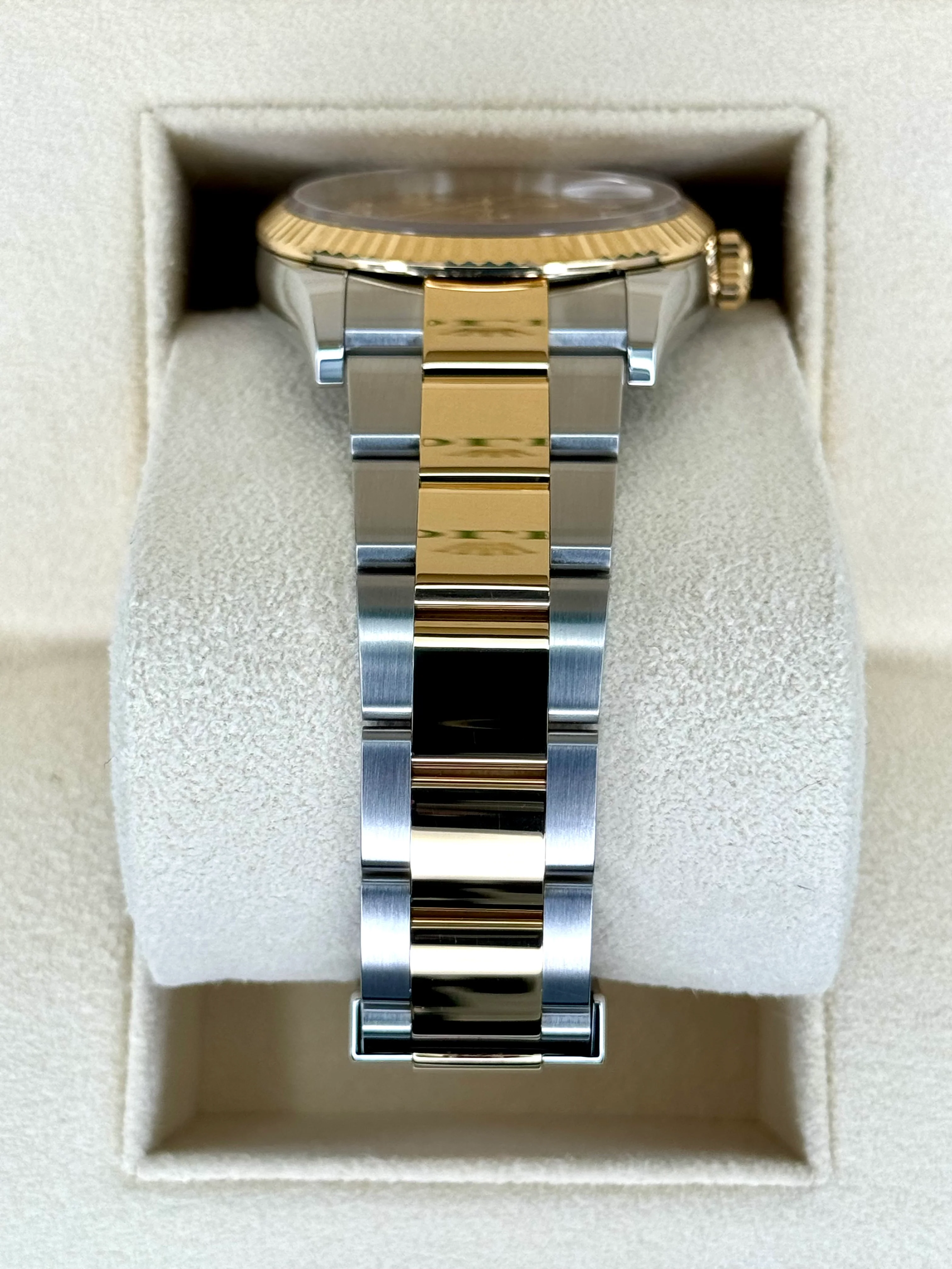 NEW 2024 Rolex Datejust 36mm 126233 Two-Tone Champagne Diamond Dial - Image 3