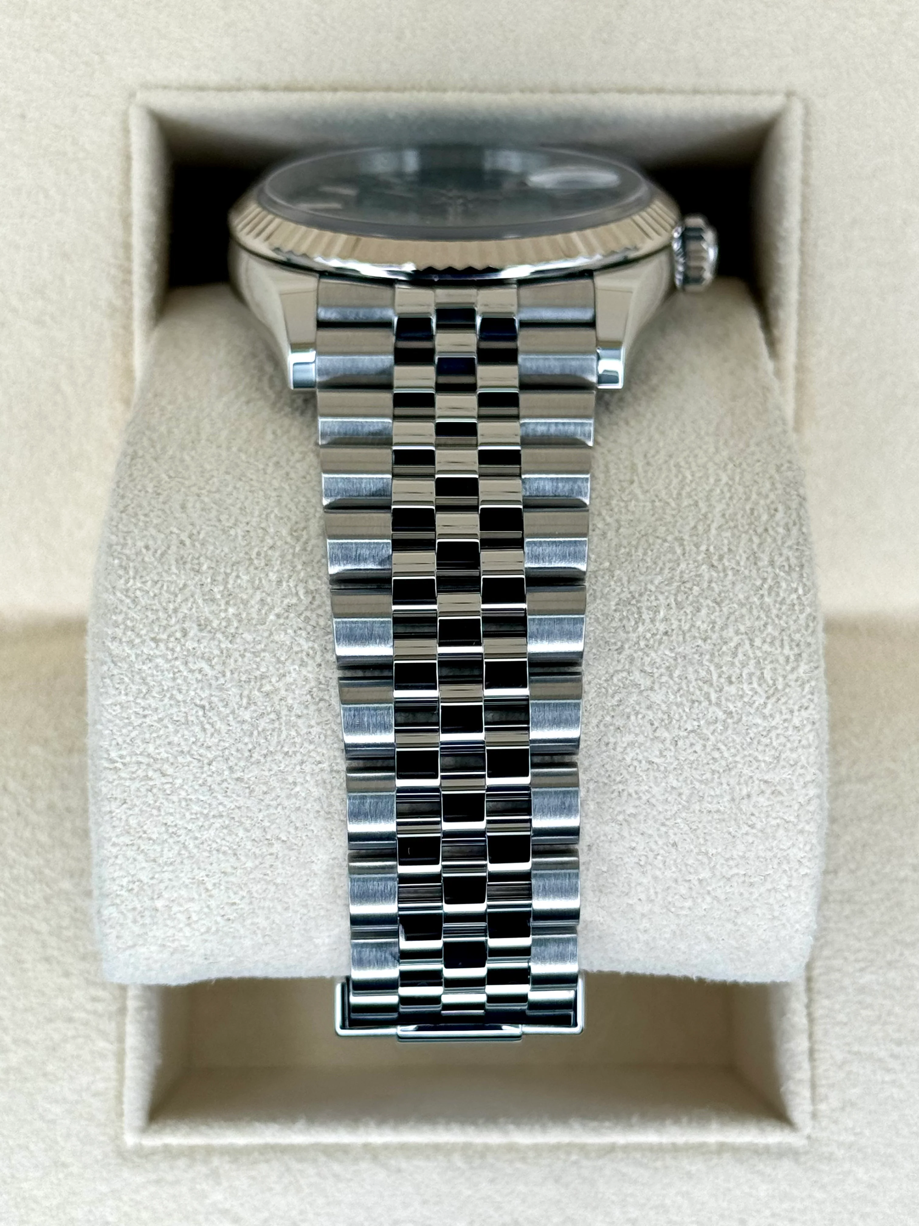 2024 Rolex Datejust 36mm 126234 Stainless Steel Jubilee Green Dial - Image 3