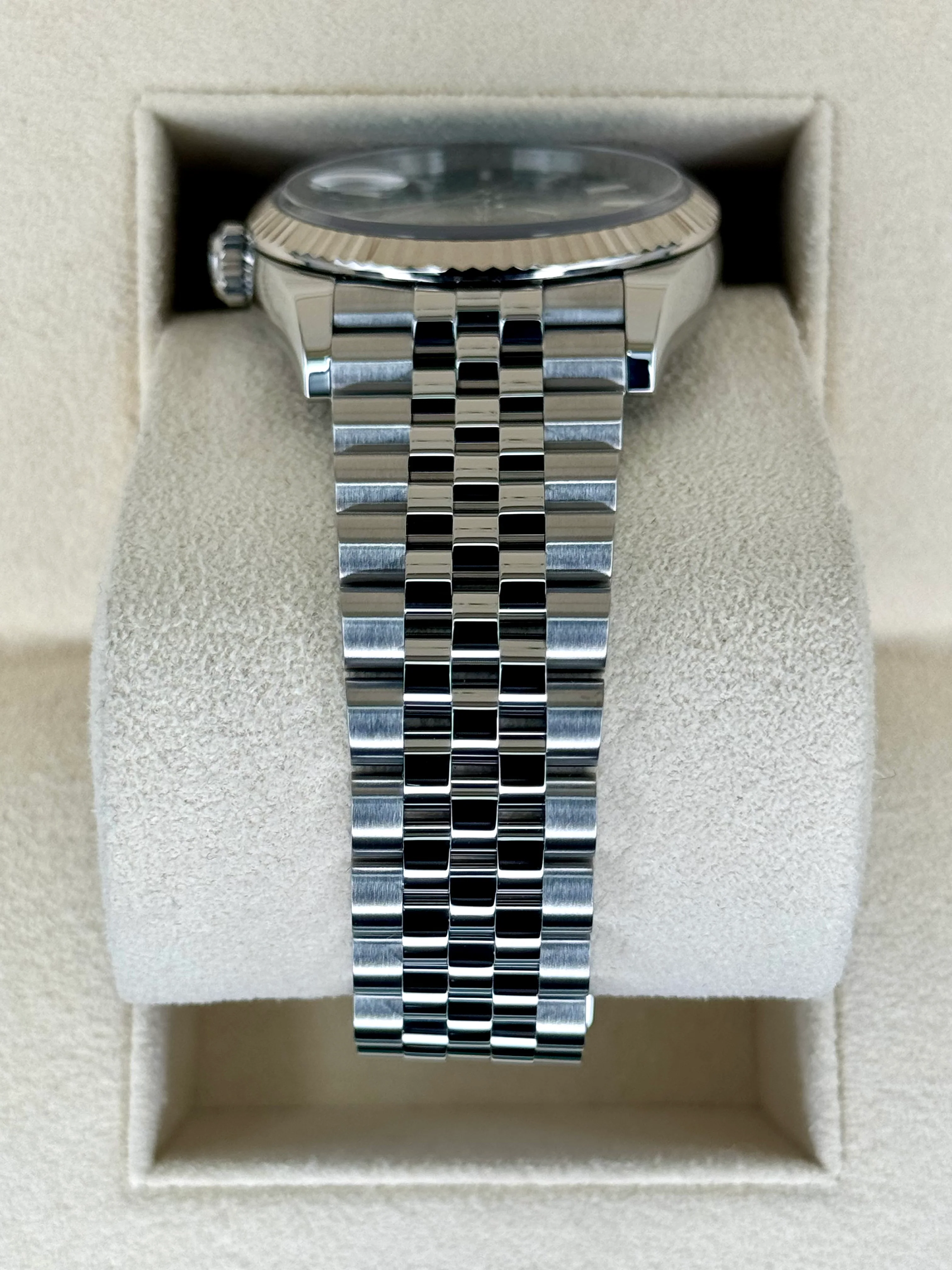 2024 Rolex Datejust 36mm 126234 Stainless Steel Jubilee Green Dial - Image 4