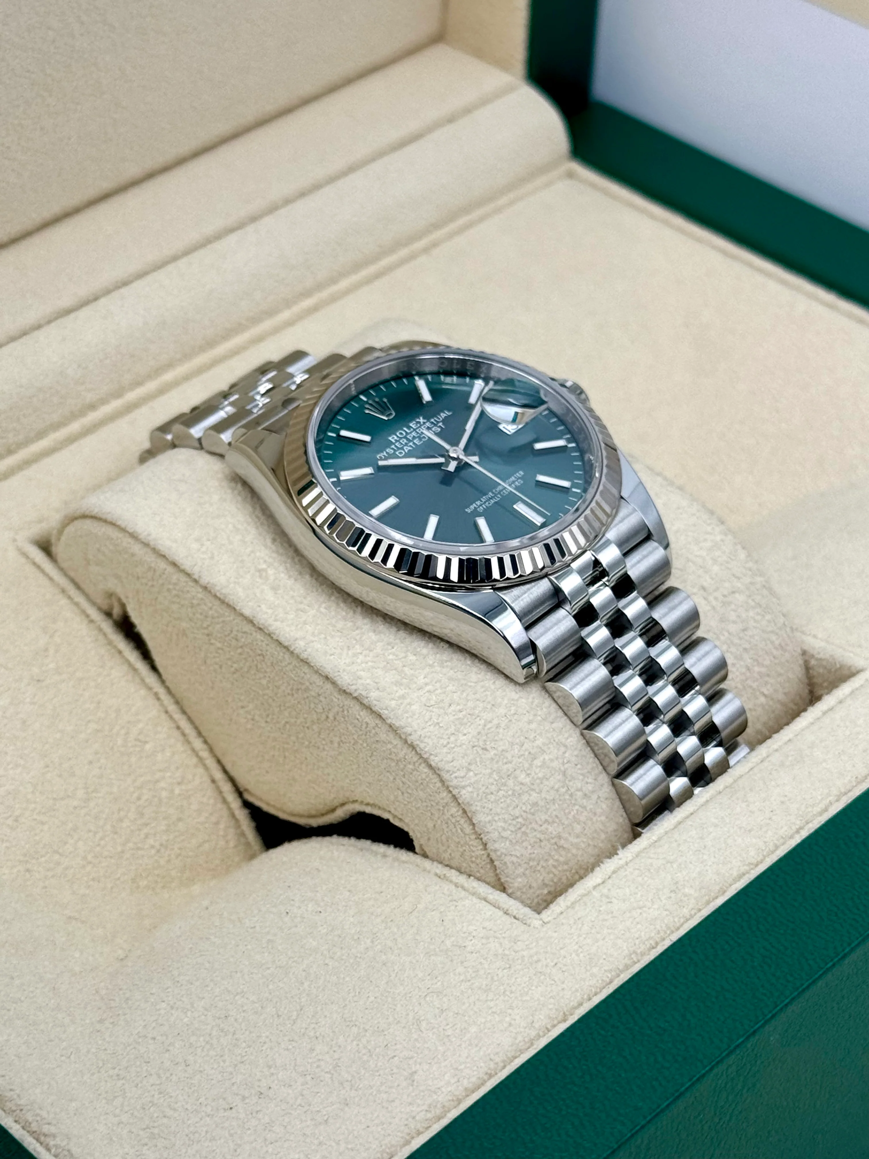 2024 Rolex Datejust 36mm 126234 Stainless Steel Jubilee Green Dial - Image 6