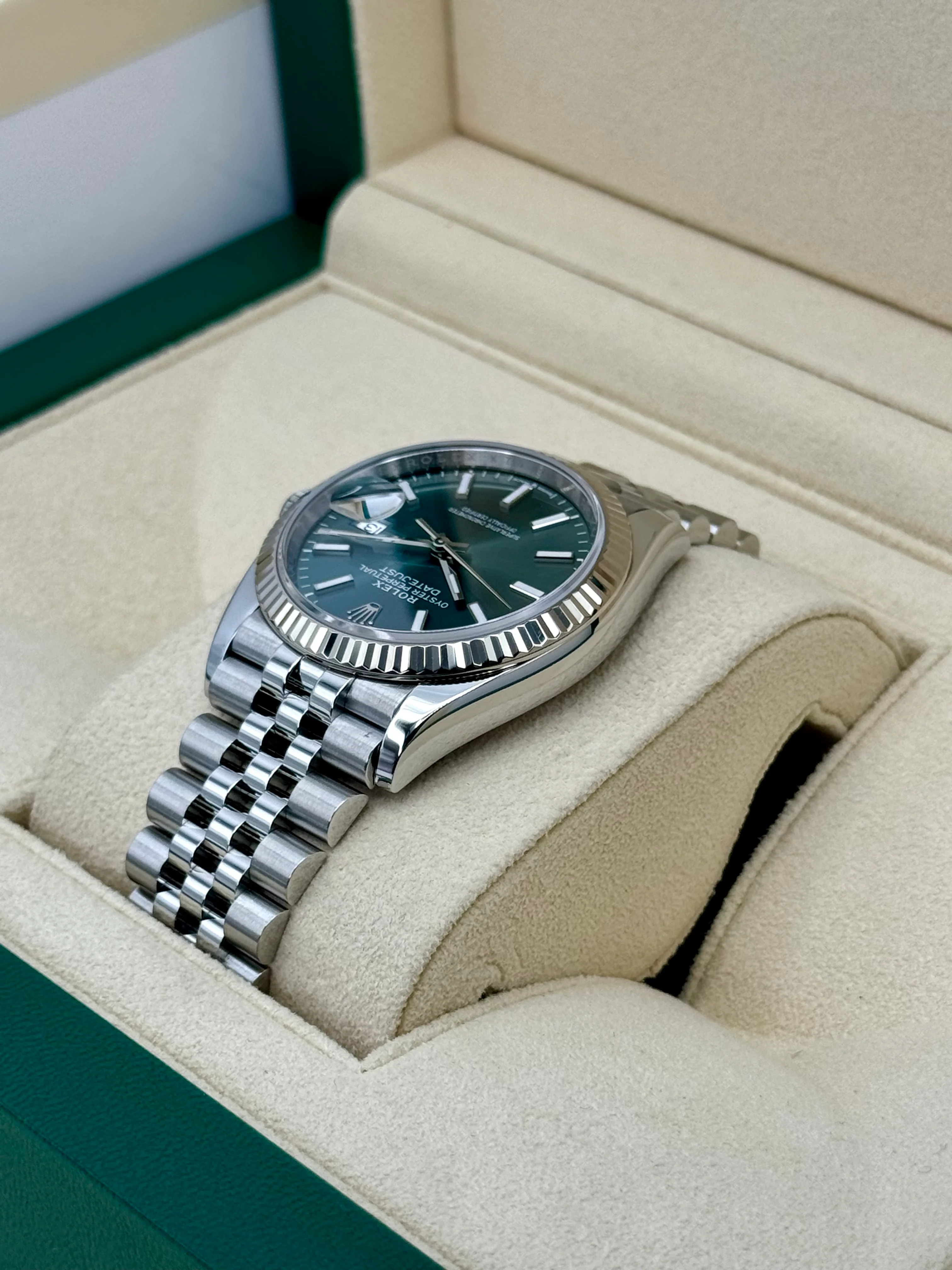 2024 Rolex Datejust 36mm 126234 Stainless Steel Jubilee Green Dial - Image 7
