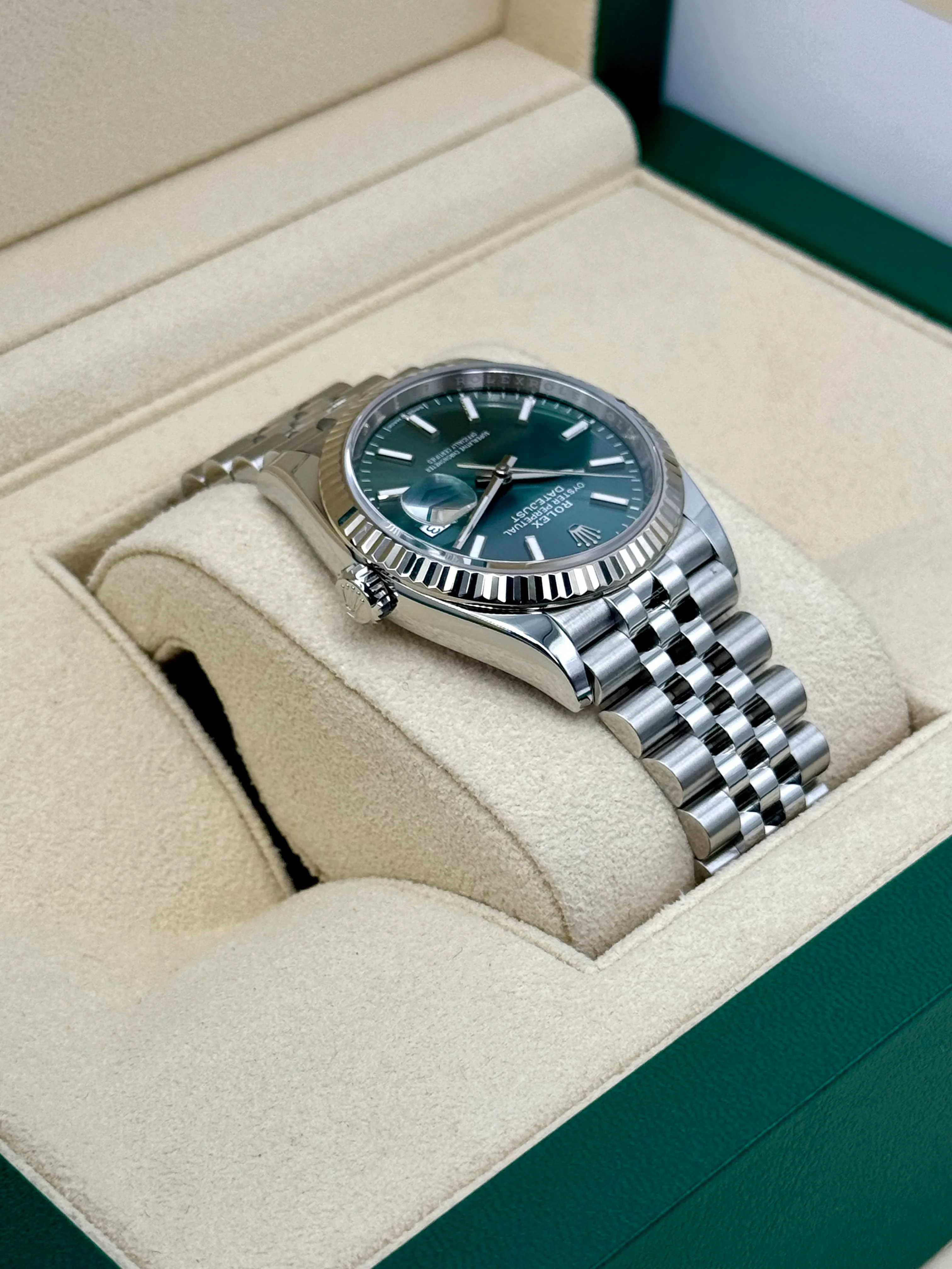 2024 Rolex Datejust 36mm 126234 Stainless Steel Jubilee Green Dial - Image 8
