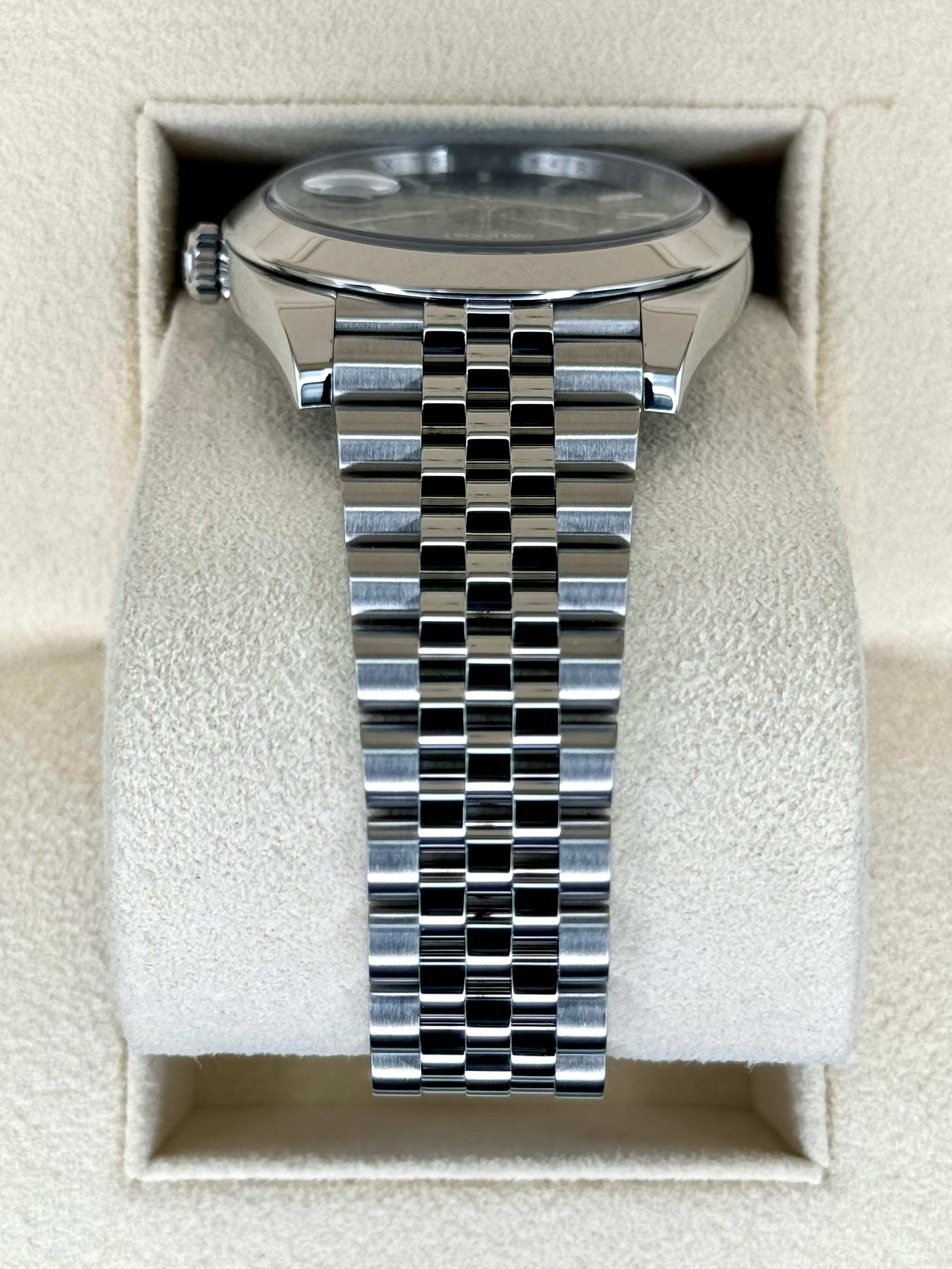 2022 Rolex Datejust 41mm 126300 Stainless Steel Jubilee Blue Motif Dial - Image 4