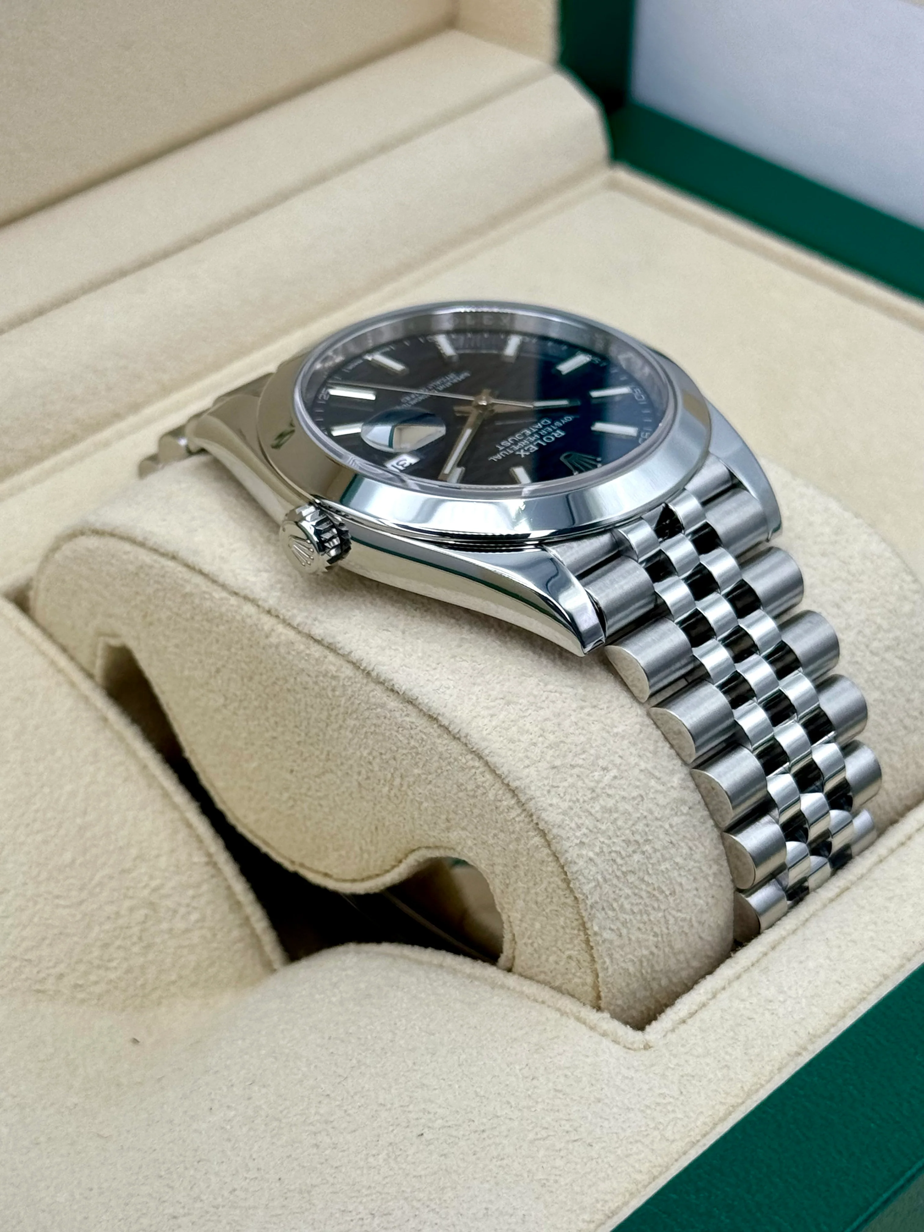 2022 Rolex Datejust 41mm 126300 Stainless Steel Jubilee Blue Motif Dial - Image 8