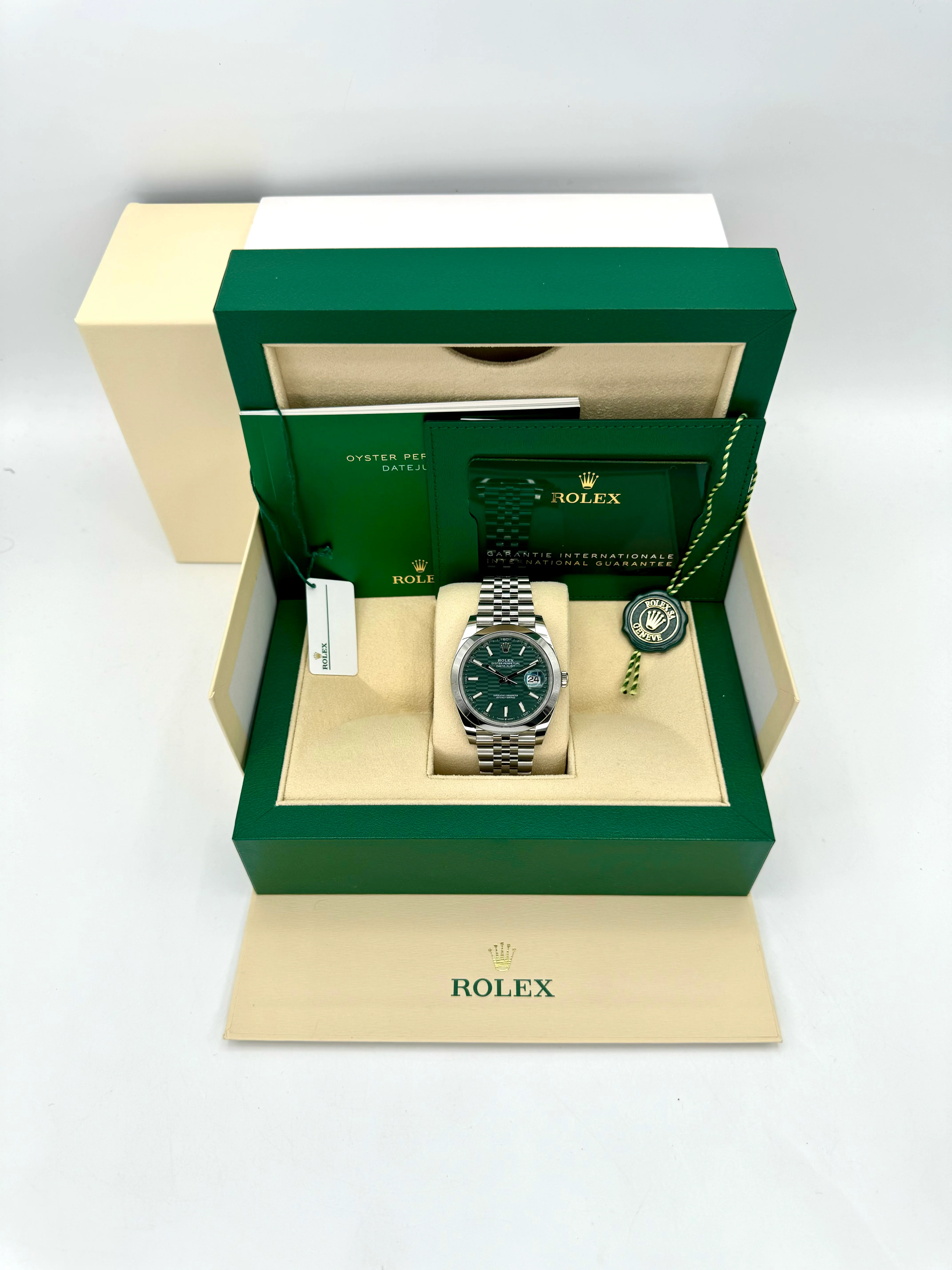 NEW 2024 Rolex Datejust 41mm 126300 Jubilee Green Motif Dial - Image 12