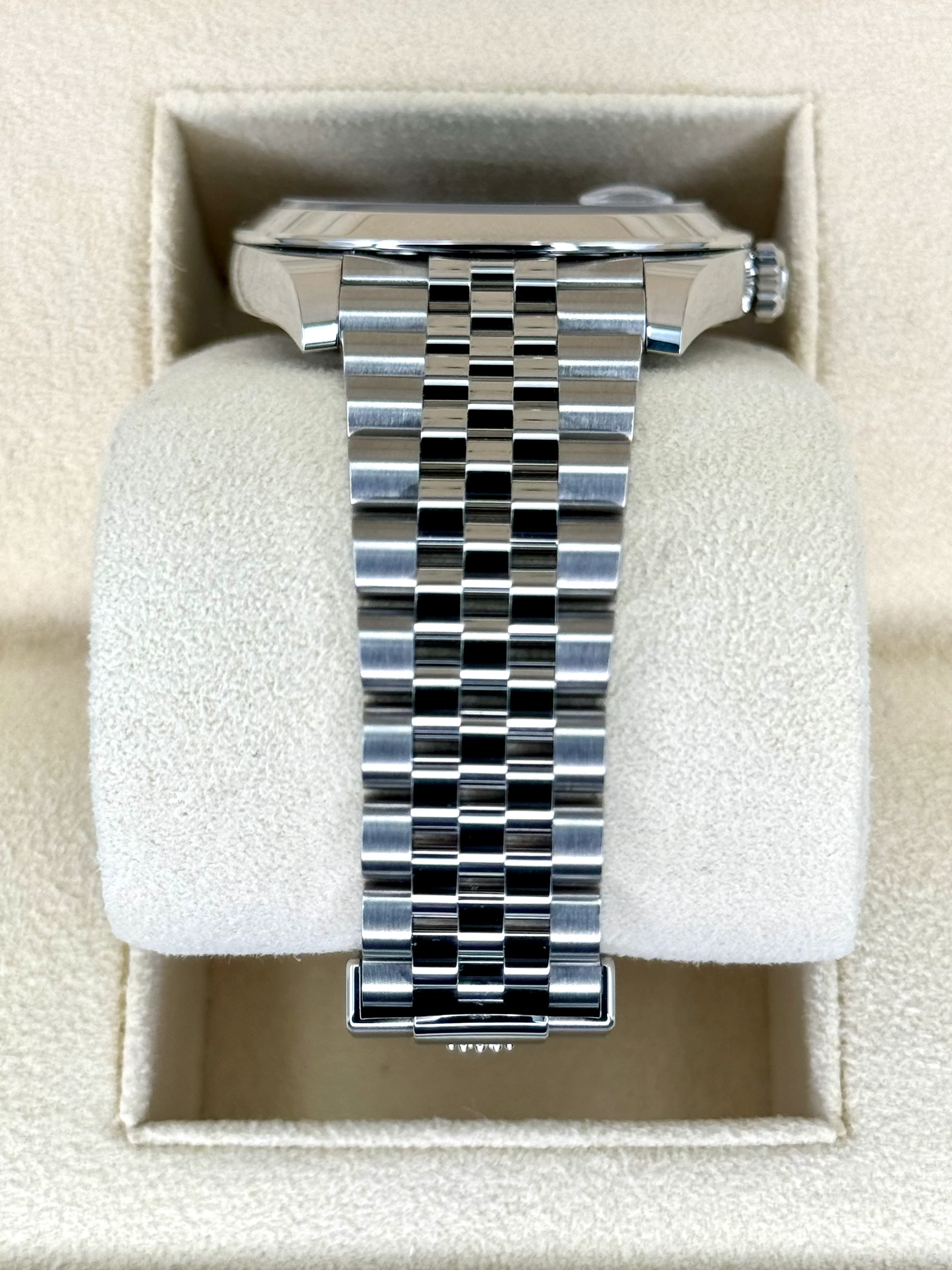NEW 2024 Rolex Datejust 41mm 126300 Jubilee Green Motif Dial - Image 3
