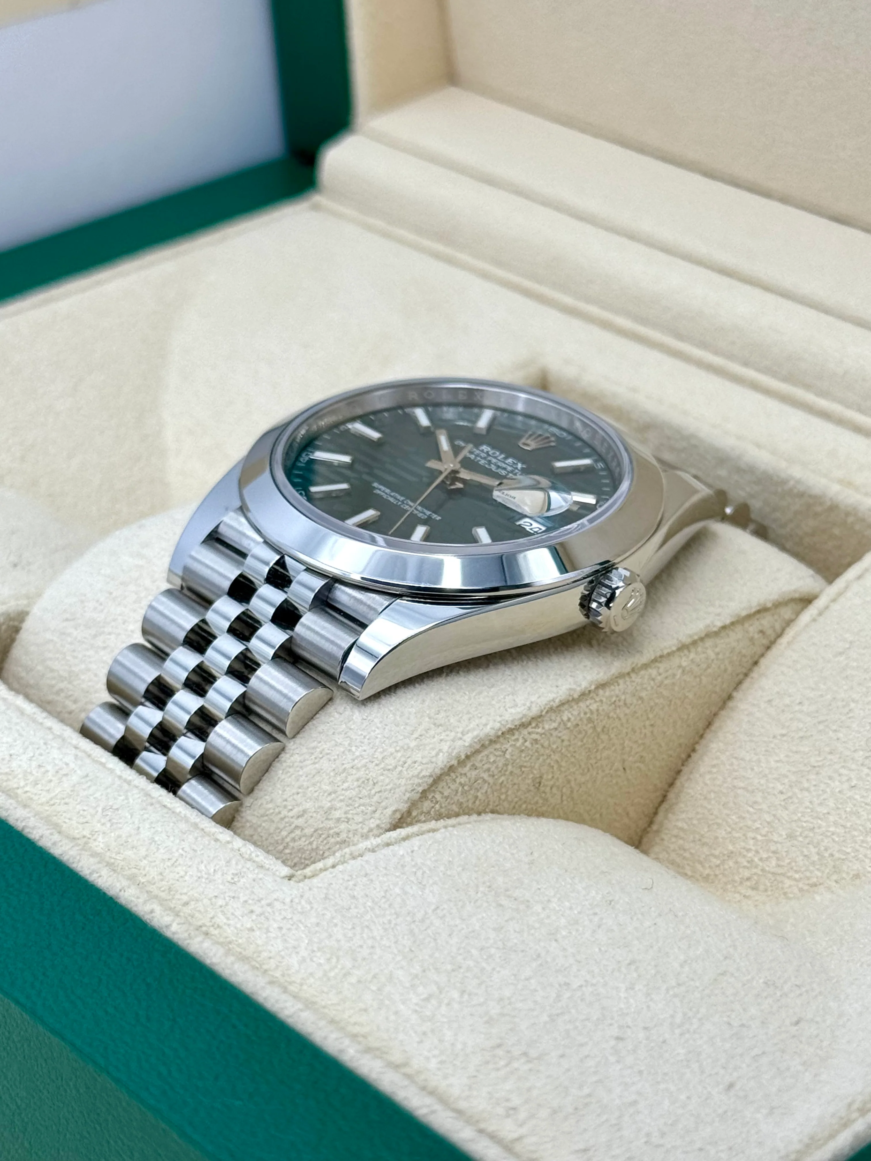 NEW 2024 Rolex Datejust 41mm 126300 Jubilee Green Motif Dial - Image 5