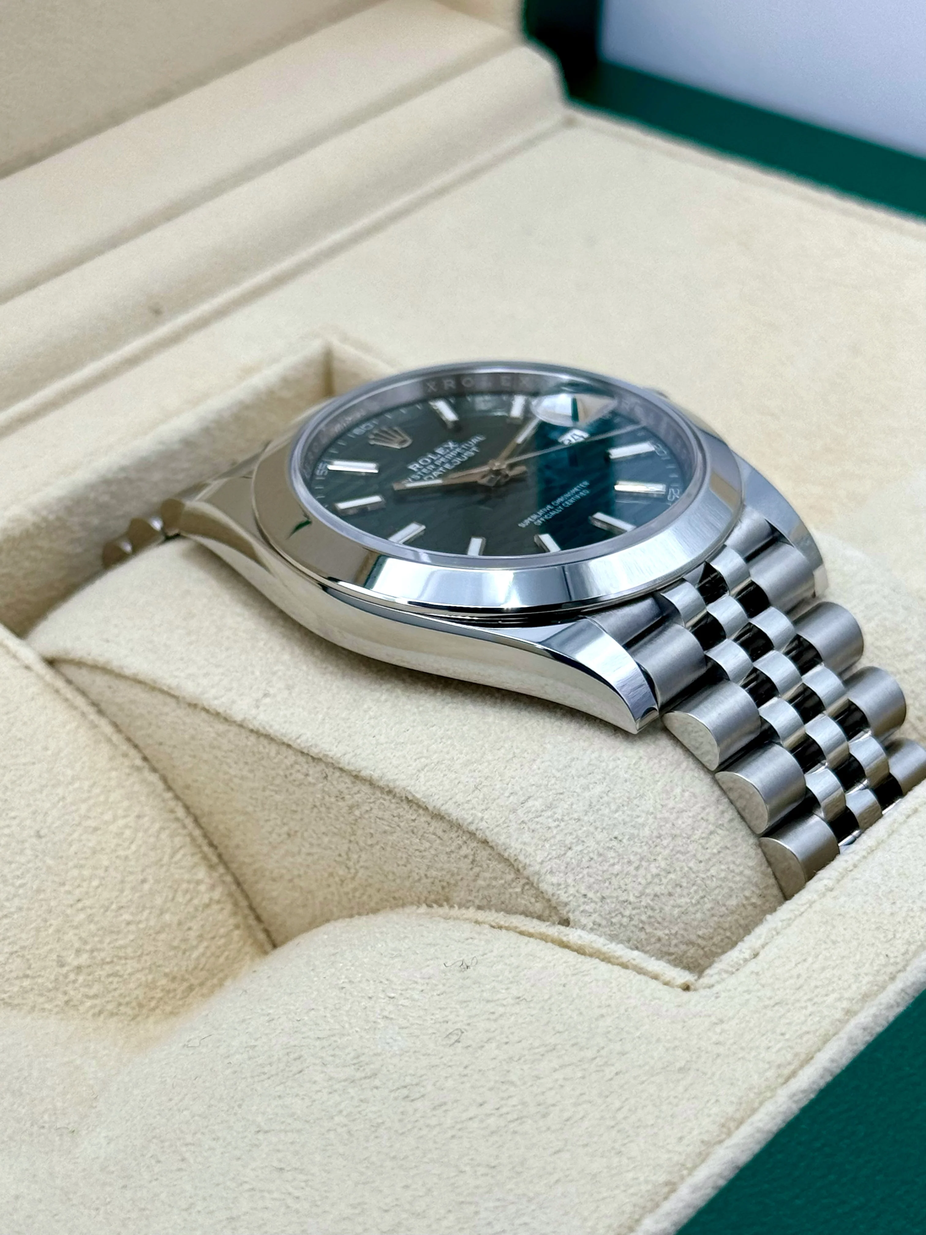 NEW 2024 Rolex Datejust 41mm 126300 Jubilee Green Motif Dial - Image 6