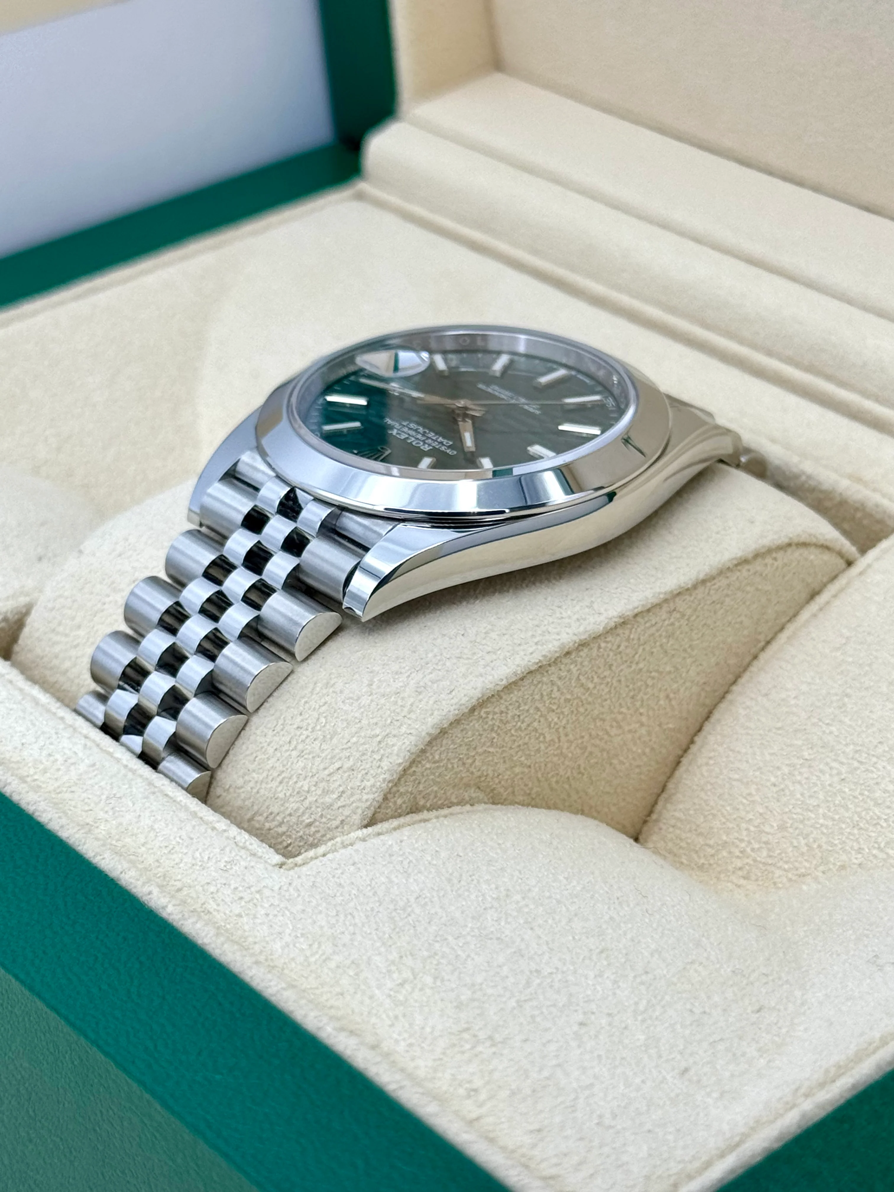 NEW 2024 Rolex Datejust 41mm 126300 Jubilee Green Motif Dial - Image 7