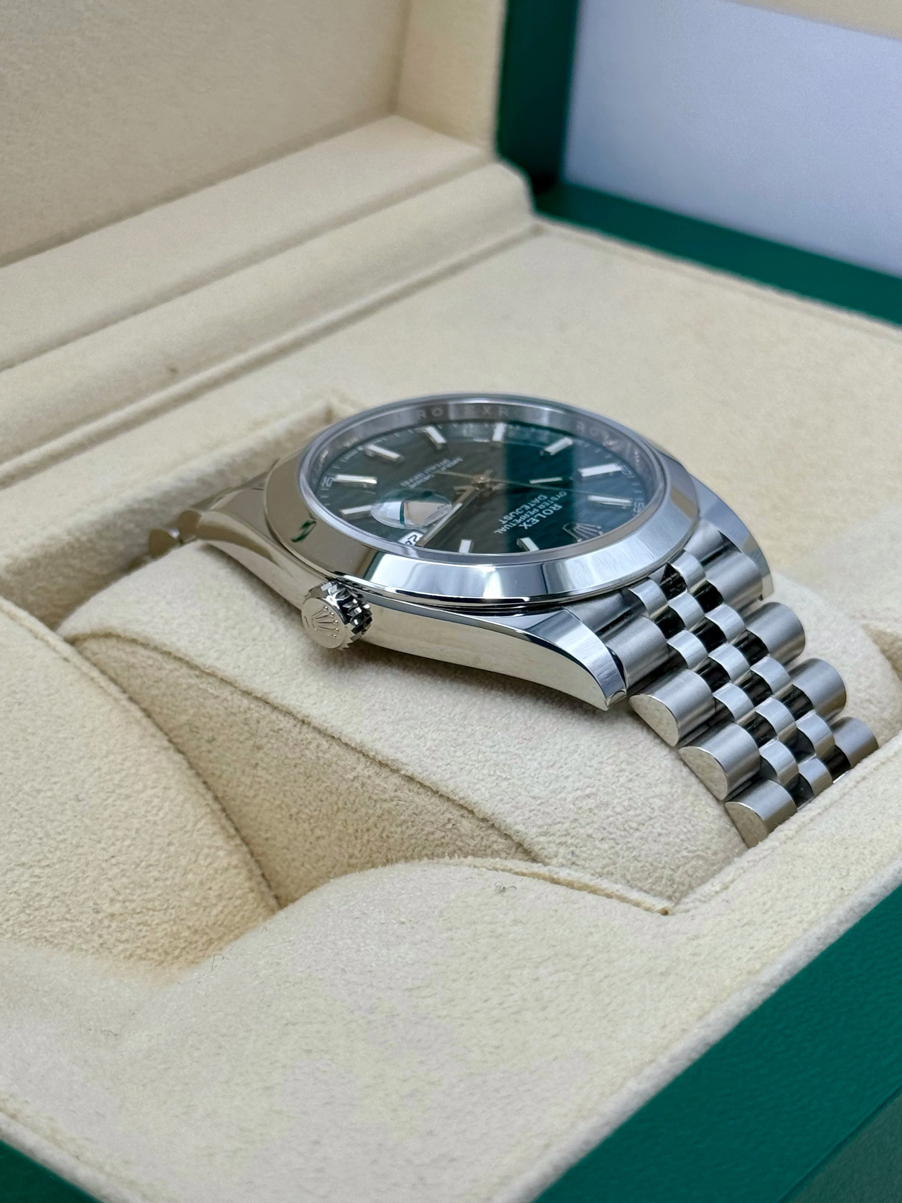 NEW 2024 Rolex Datejust 41mm 126300 Jubilee Green Motif Dial - Image 8