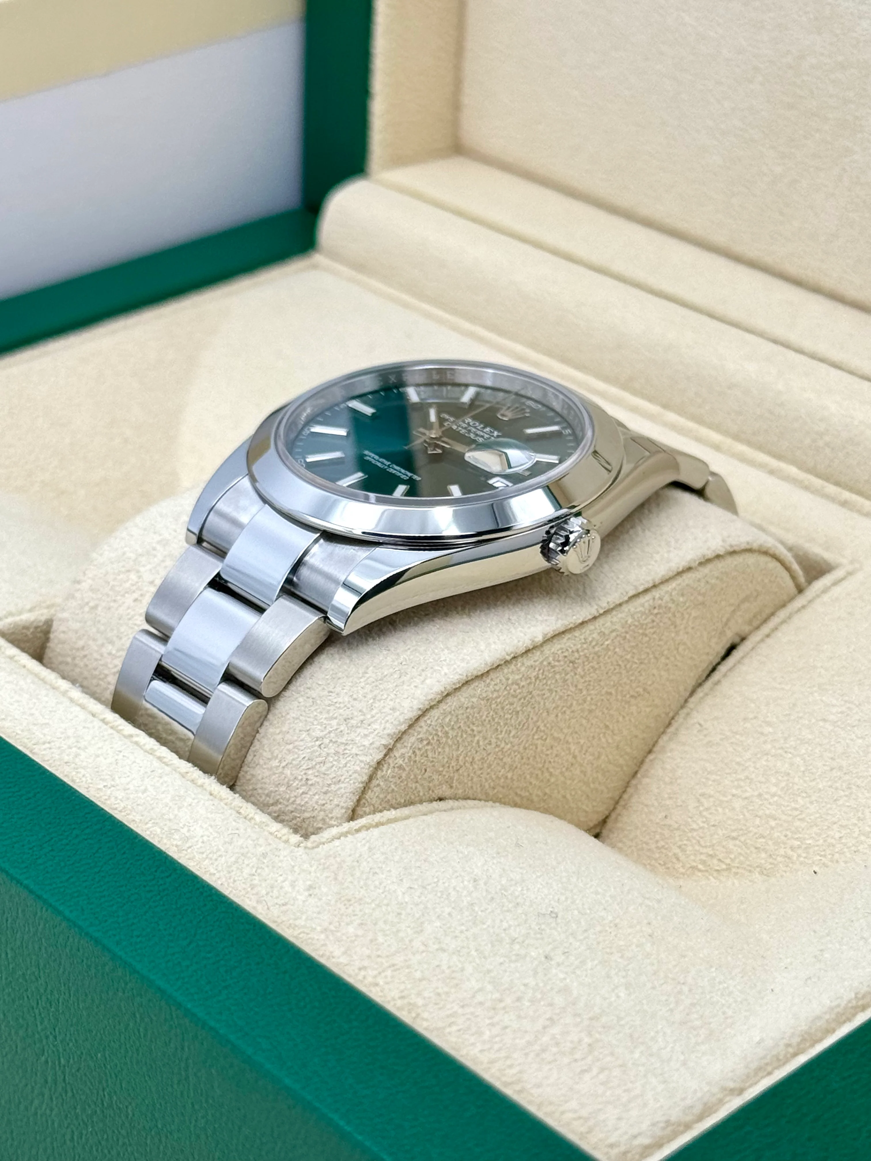 NEW 2025 Rolex Datejust 41mm 126300 Stainless Steel Oyster Green Dial - Image 3