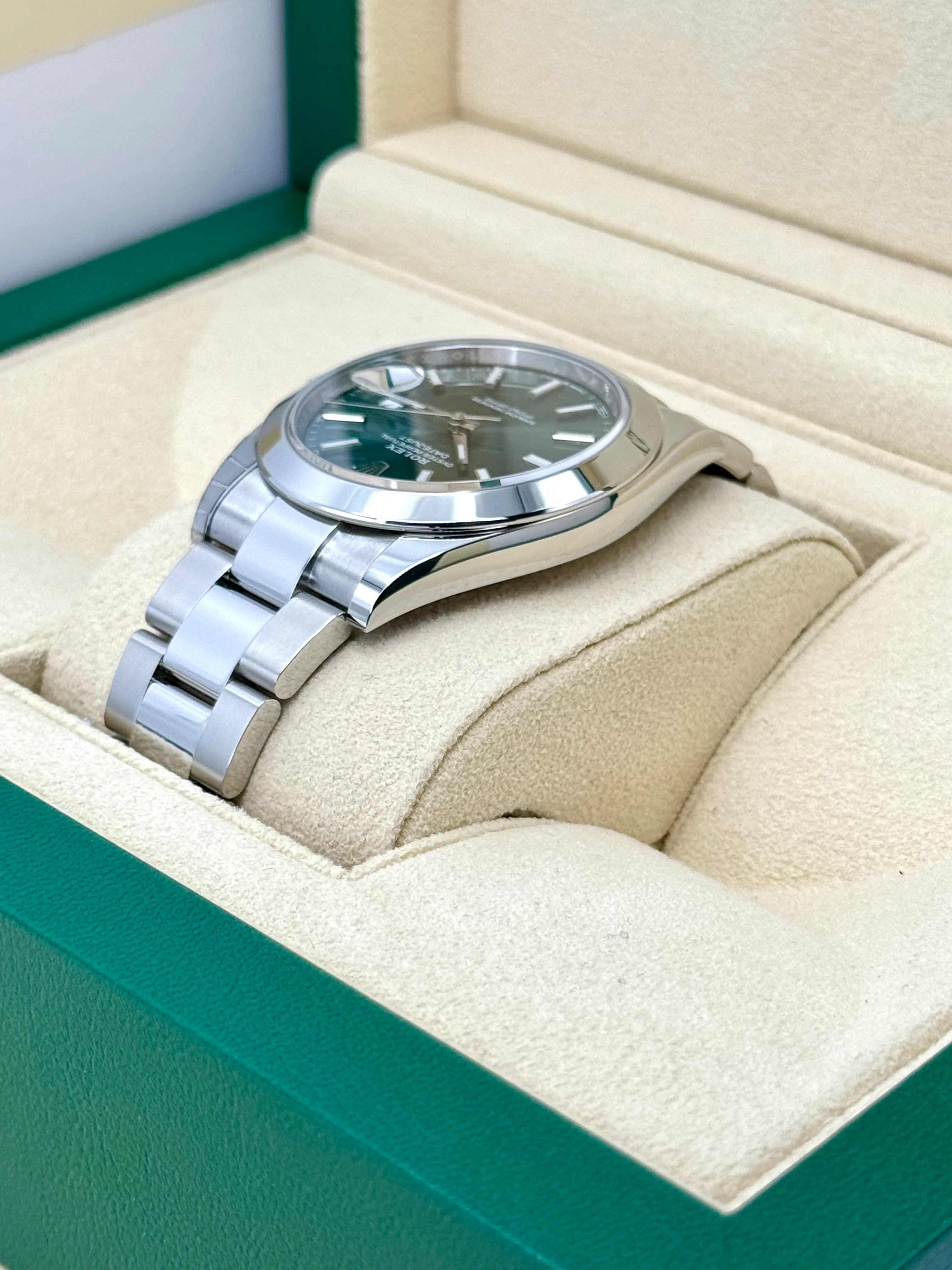 NEW 2025 Rolex Datejust 41mm 126300 Stainless Steel Oyster Green Dial - Image 5