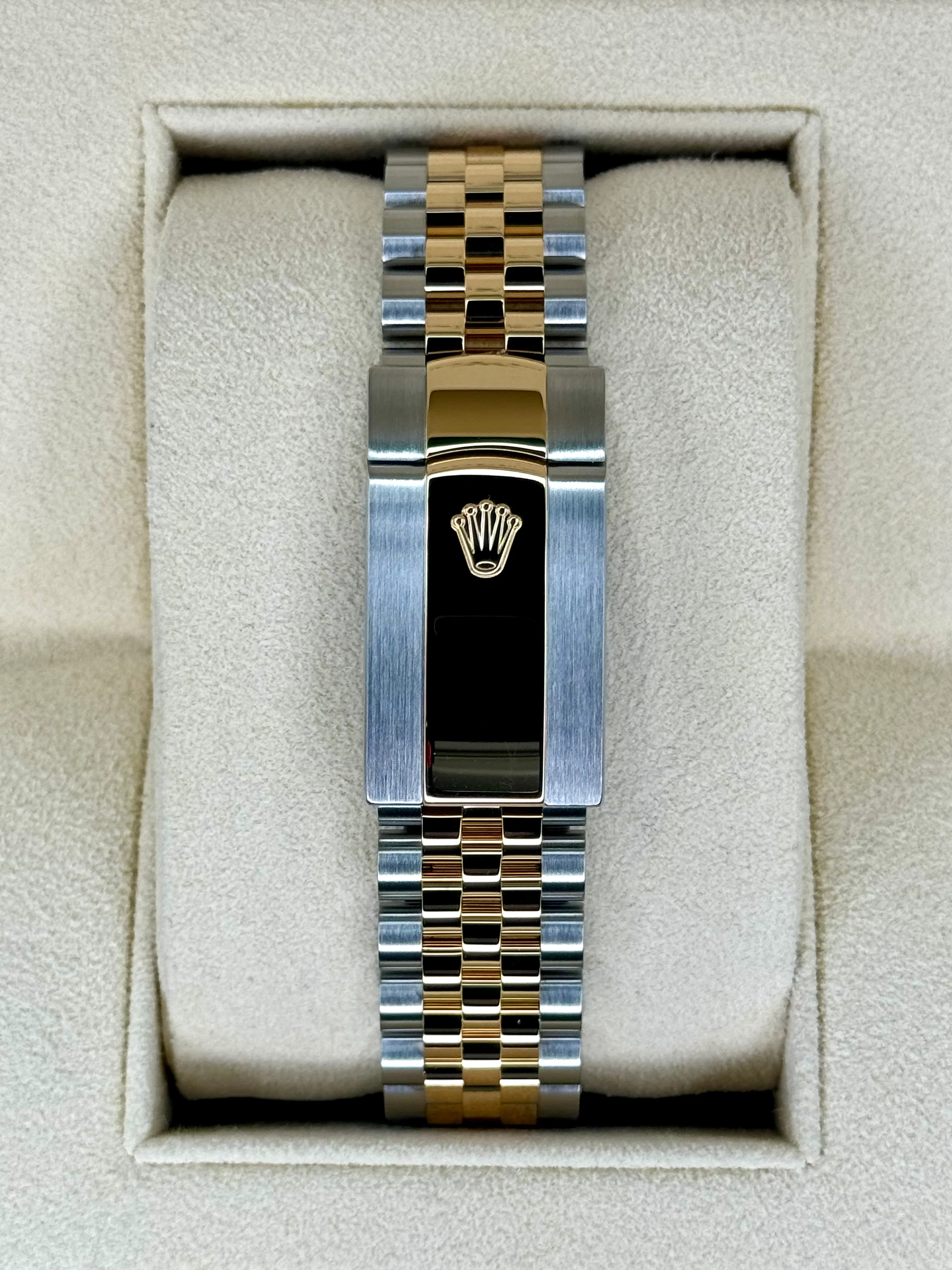 NEW 2024 Rolex Datejust 41mm 126333 Two-Tone Jubilee Wimbledon Dial - Image 2