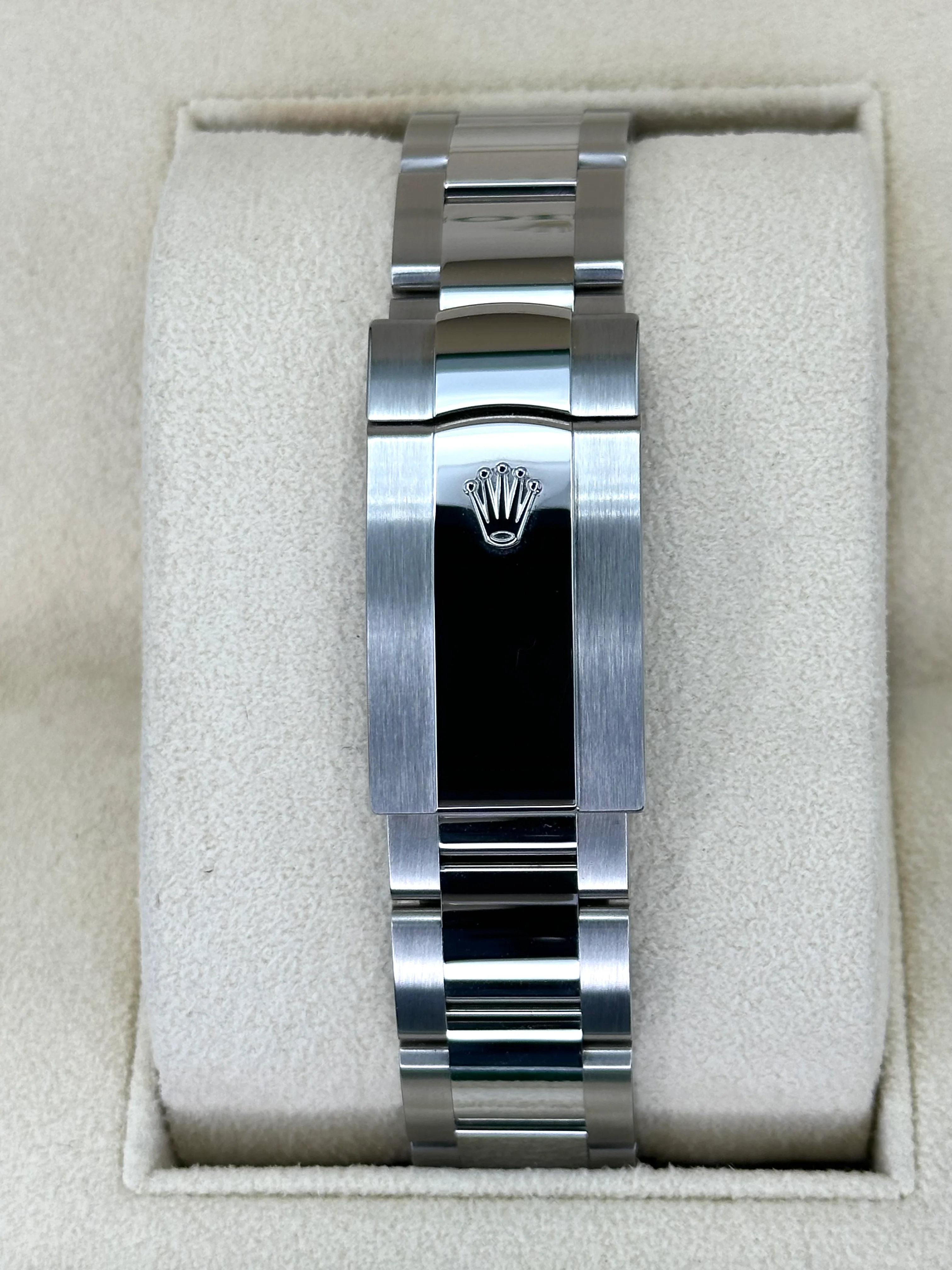 NEW 2024 Rolex Datejust 41mm 126334 Stainless Steel Oyster Silver Dial - Image 2