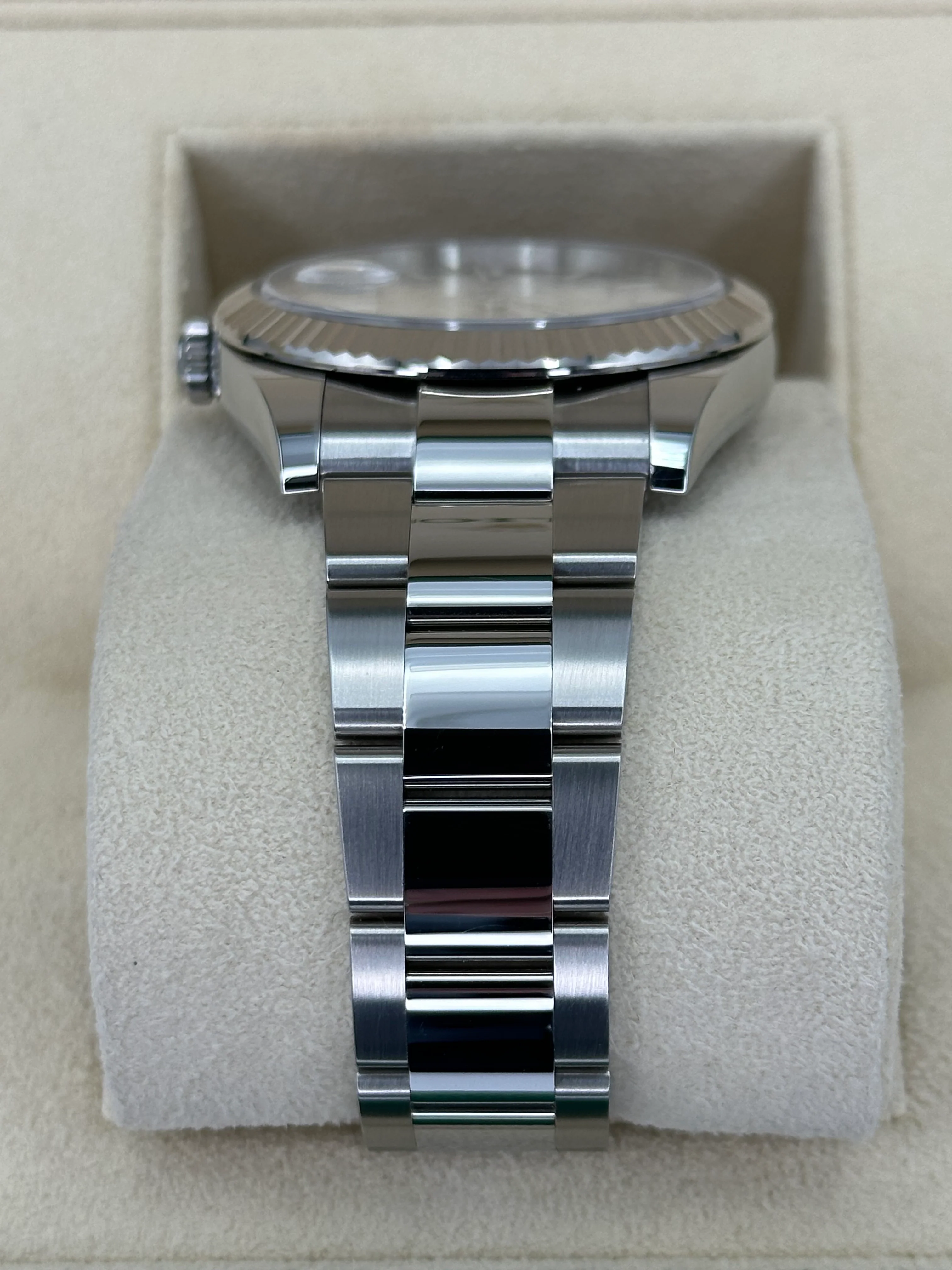 NEW 2024 Rolex Datejust 41mm 126334 Stainless Steel Oyster Silver Dial - Image 4