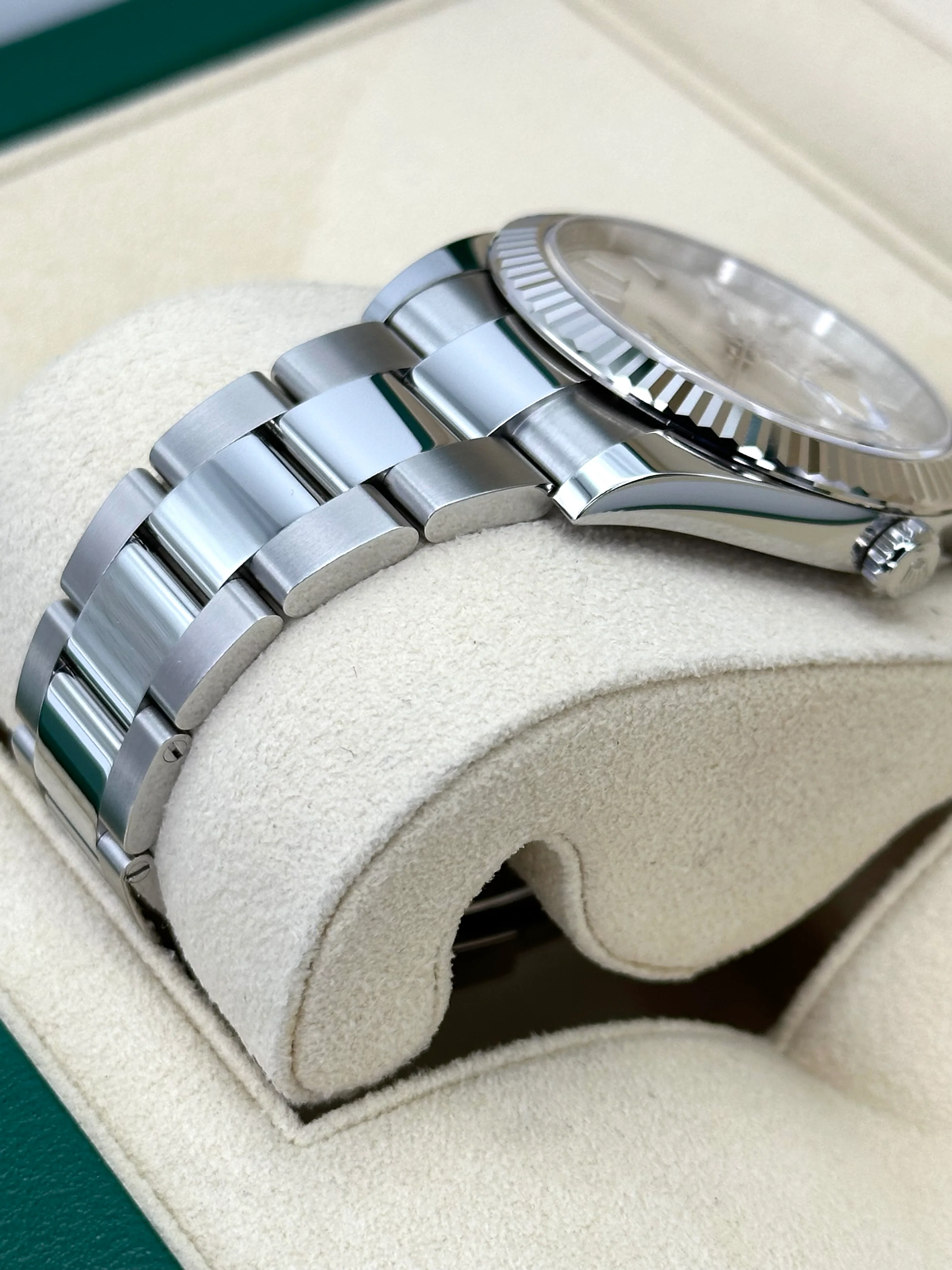 NEW 2024 Rolex Datejust 41mm 126334 Stainless Steel Oyster Silver Dial - Image 5