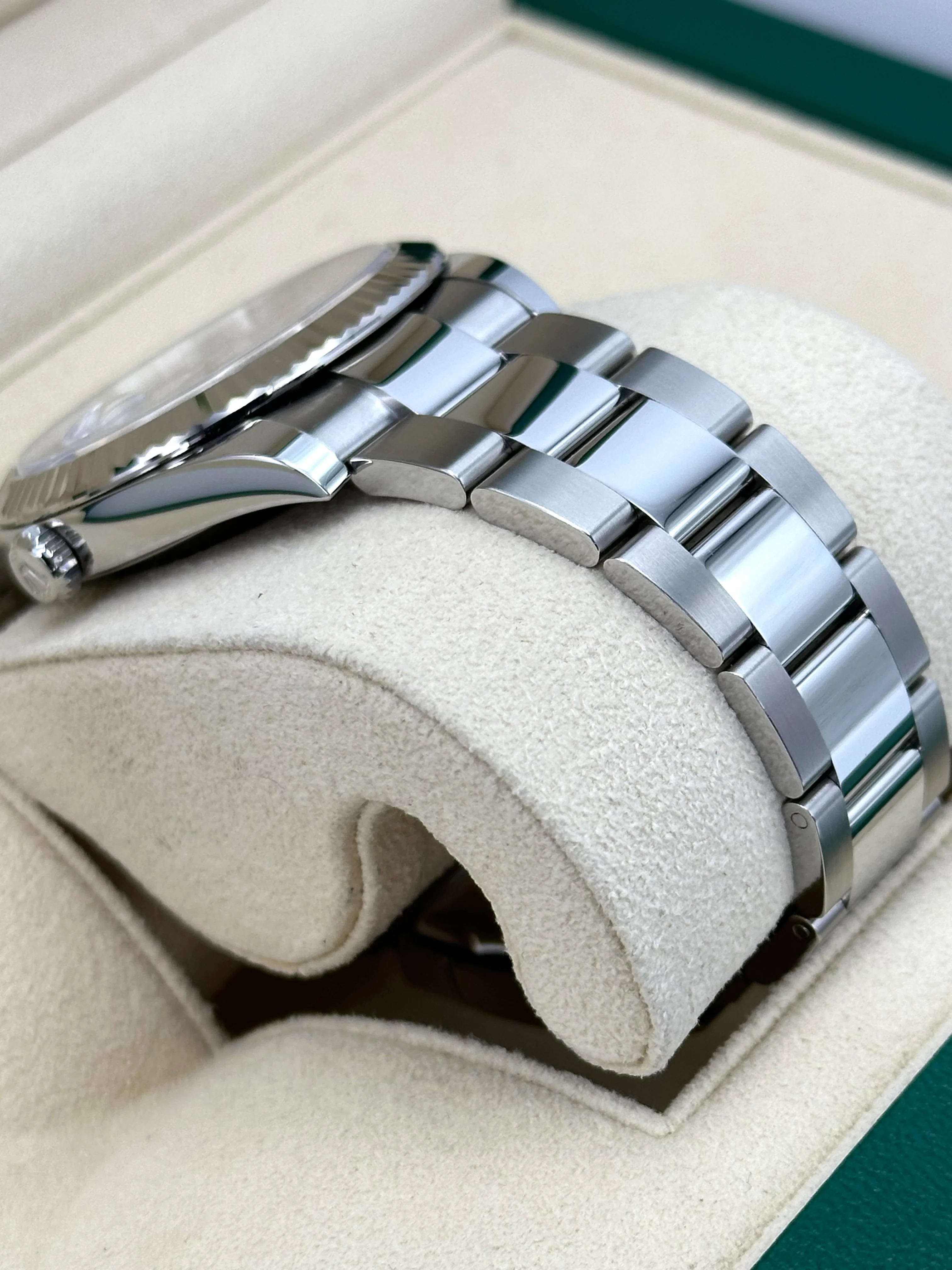 NEW 2024 Rolex Datejust 41mm 126334 Stainless Steel Oyster Silver Dial - Image 6
