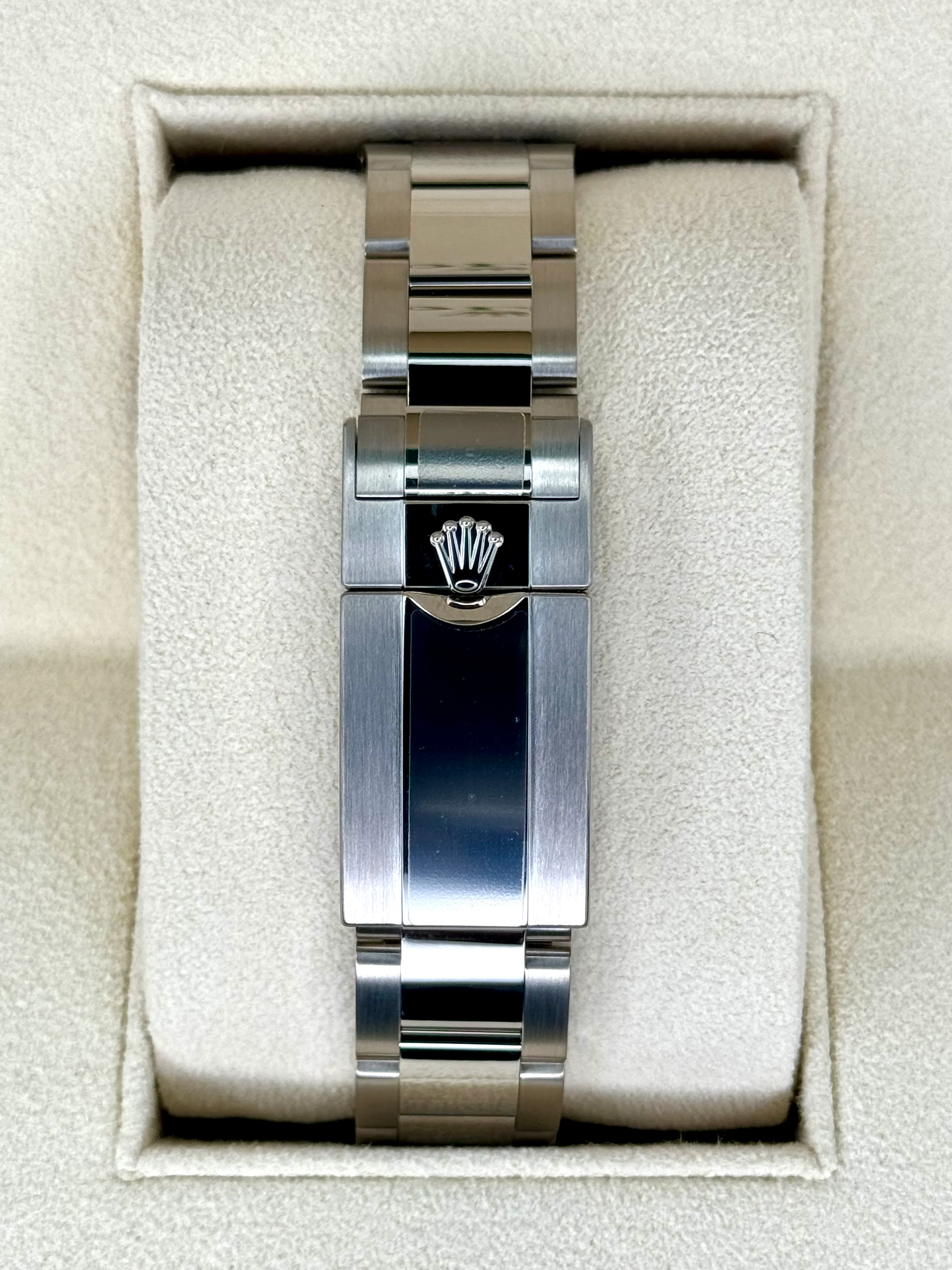 NEW 2024 Rolex Daytona 40mm 126509 White Gold Black Dial - Image 2
