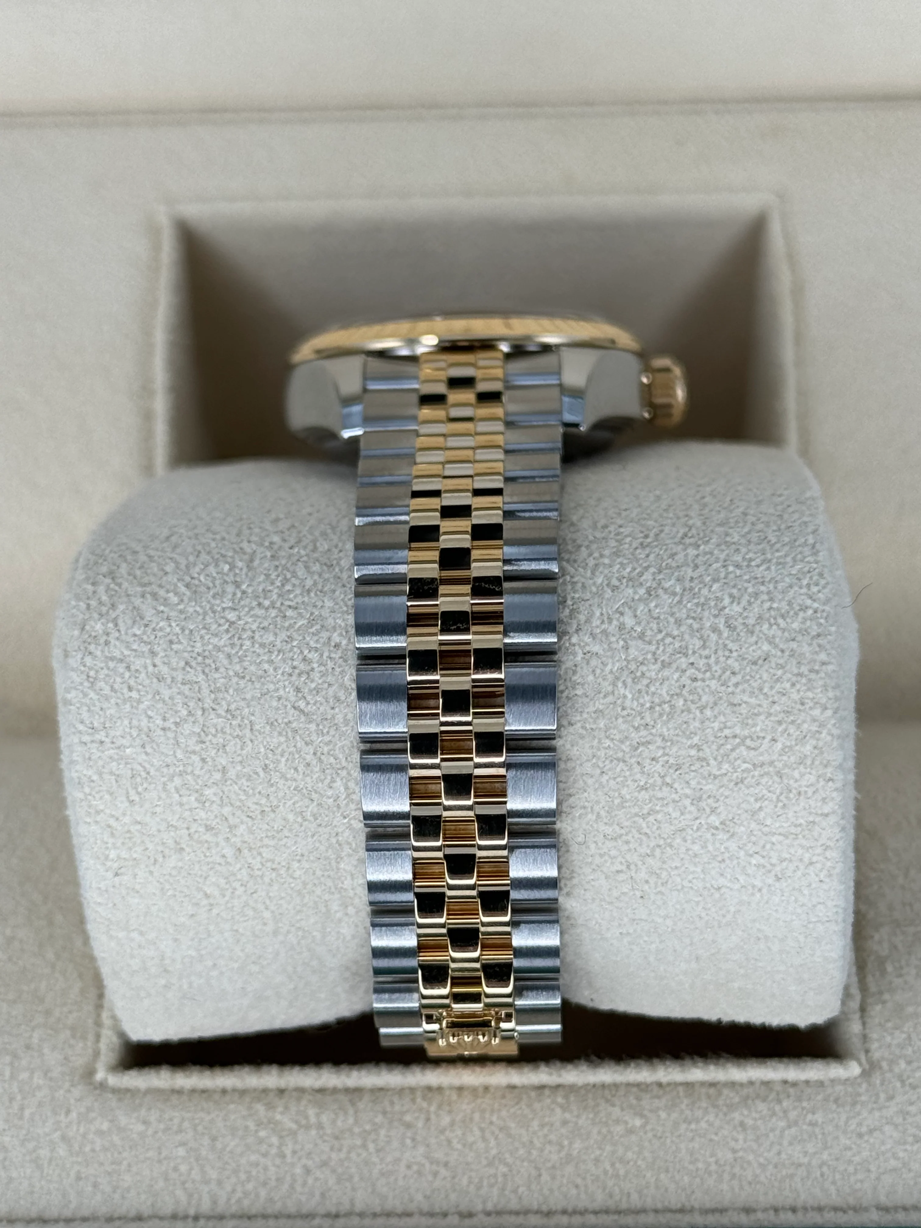 NEW 2025 Rolex Lady Datejust 28mm 279173 Jubilee Champagne Dial - Image 3