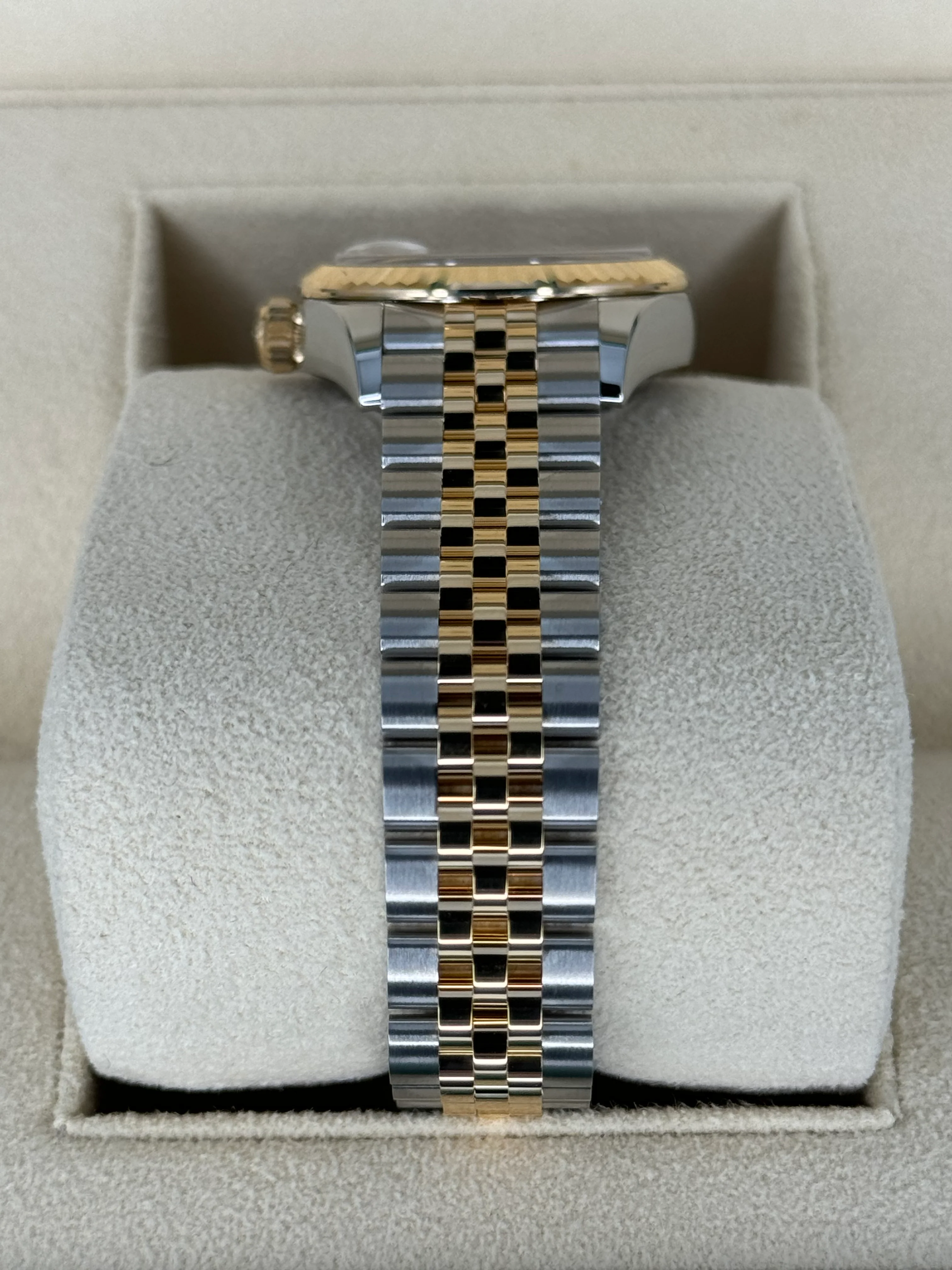 NEW 2025 Rolex Lady Datejust 28mm 279173 Jubilee Champagne Dial - Image 4