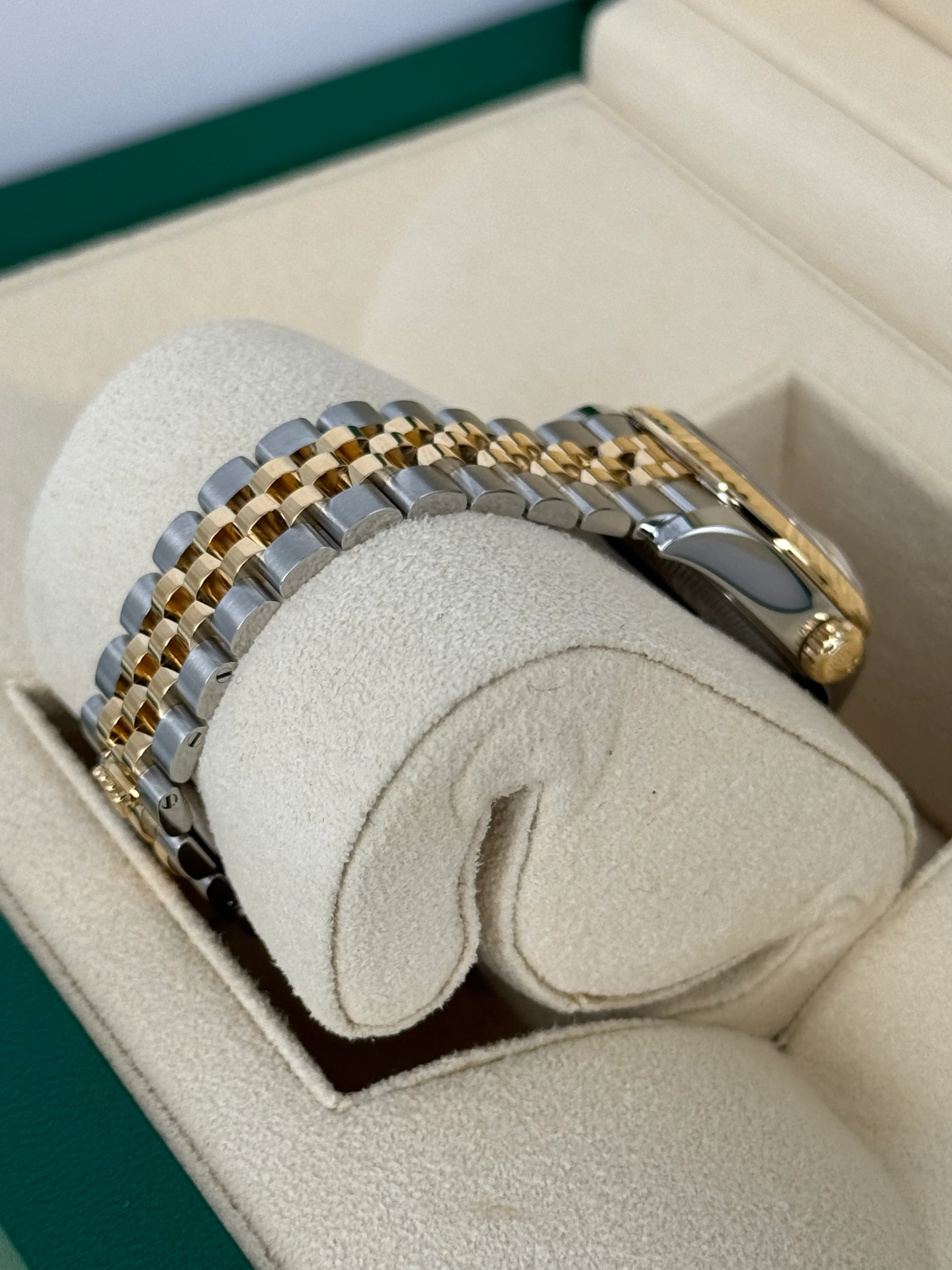 NEW 2025 Rolex Lady Datejust 28mm 279173 Jubilee Champagne Dial - Image 5