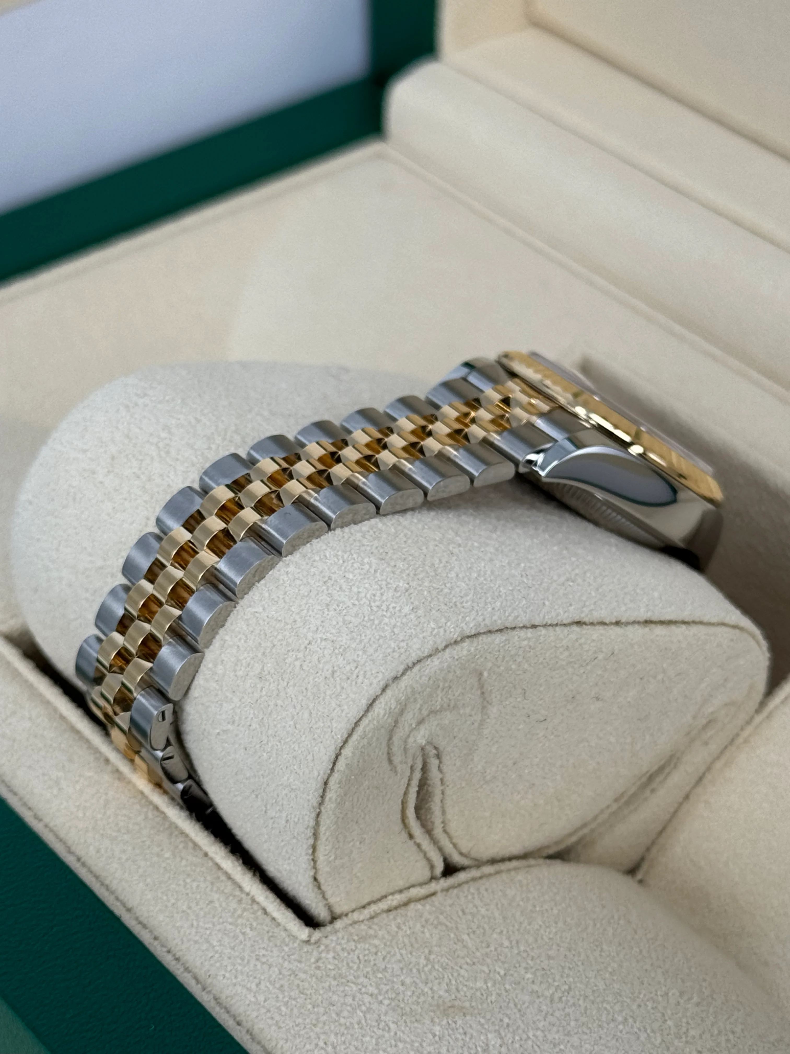 NEW 2025 Rolex Lady Datejust 28mm 279173 Jubilee Champagne Dial - Image 7